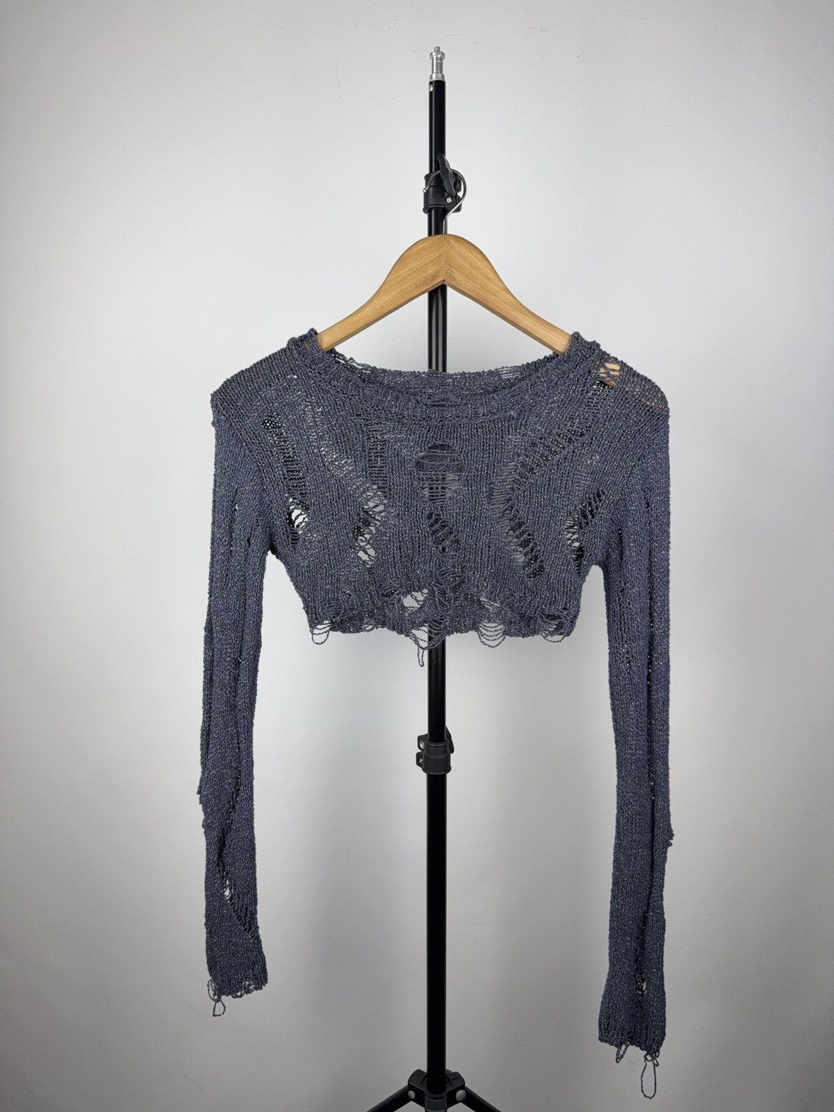 Japanese Brand Distressed Knit Crop Top Avant-Garde Grunge Y2K Style Grey Size S / US 4 / IT 40 - 1 Thumbnail