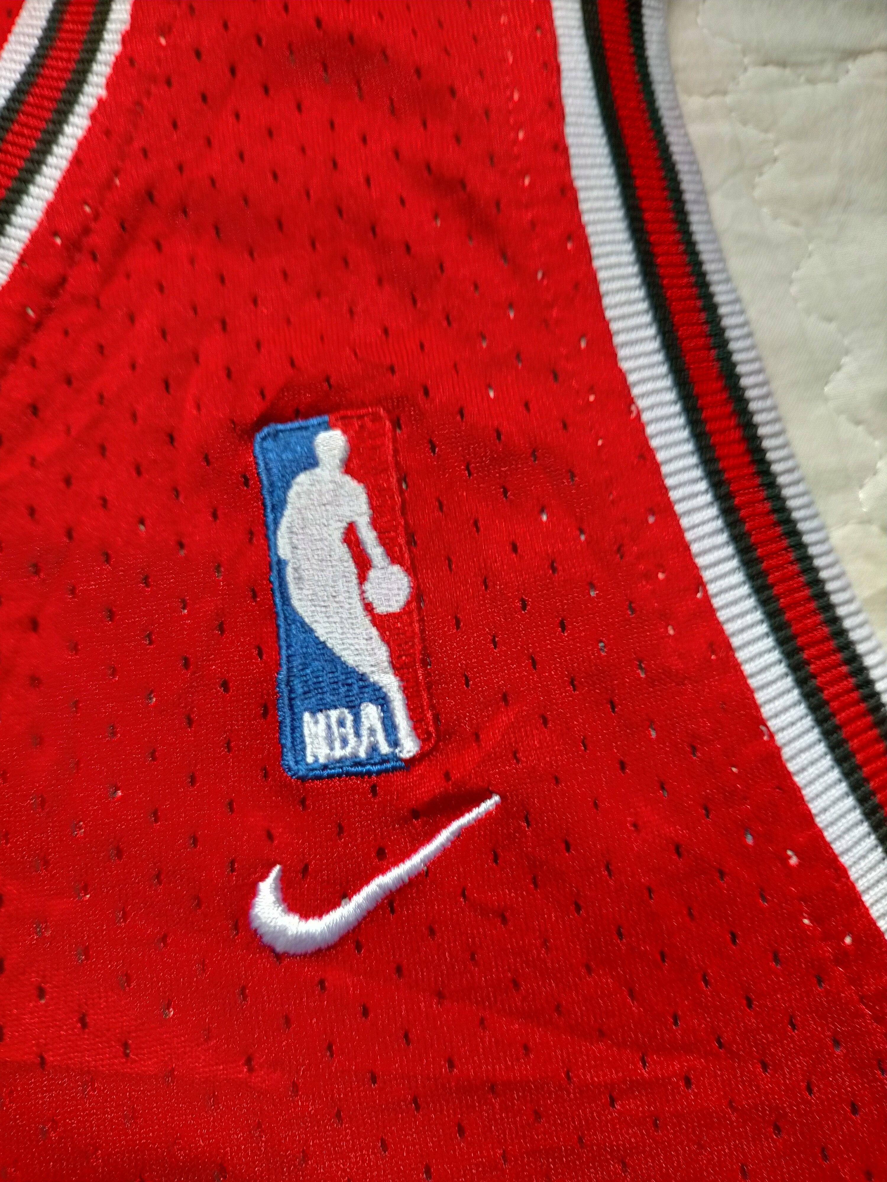 Nike Vintage 90s Nike Chicago Bulls Jordan 23 Jersey Size US L / EU 52-54 / 3 - 7 Thumbnail