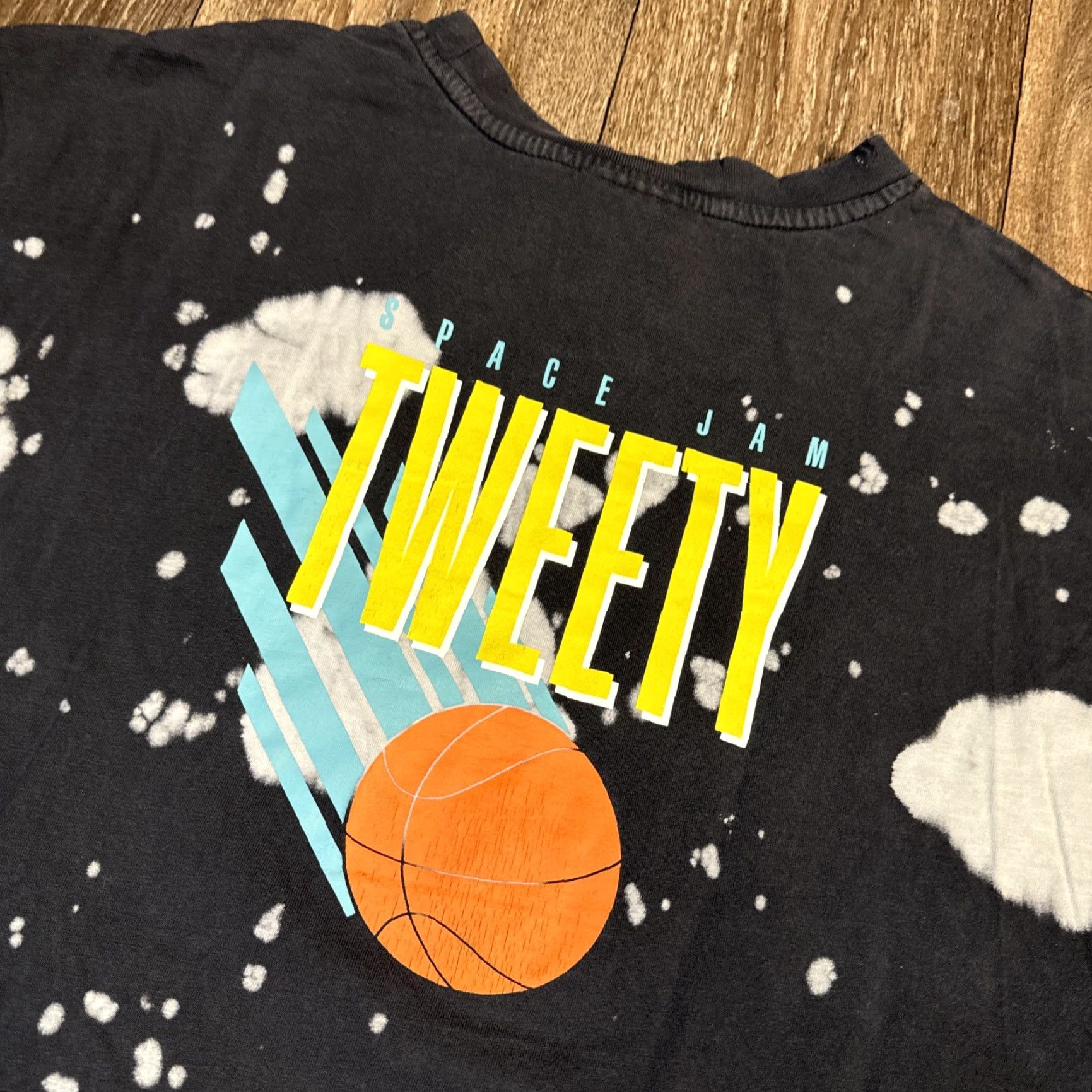 Forever 21 FOREVER 21 Tweety Bird Space Jam Black T-Shirt Medium Unisex Adults M Short Sleeve Shirt Size US M / EU 48-50 / 2 - 8 Thumbnail