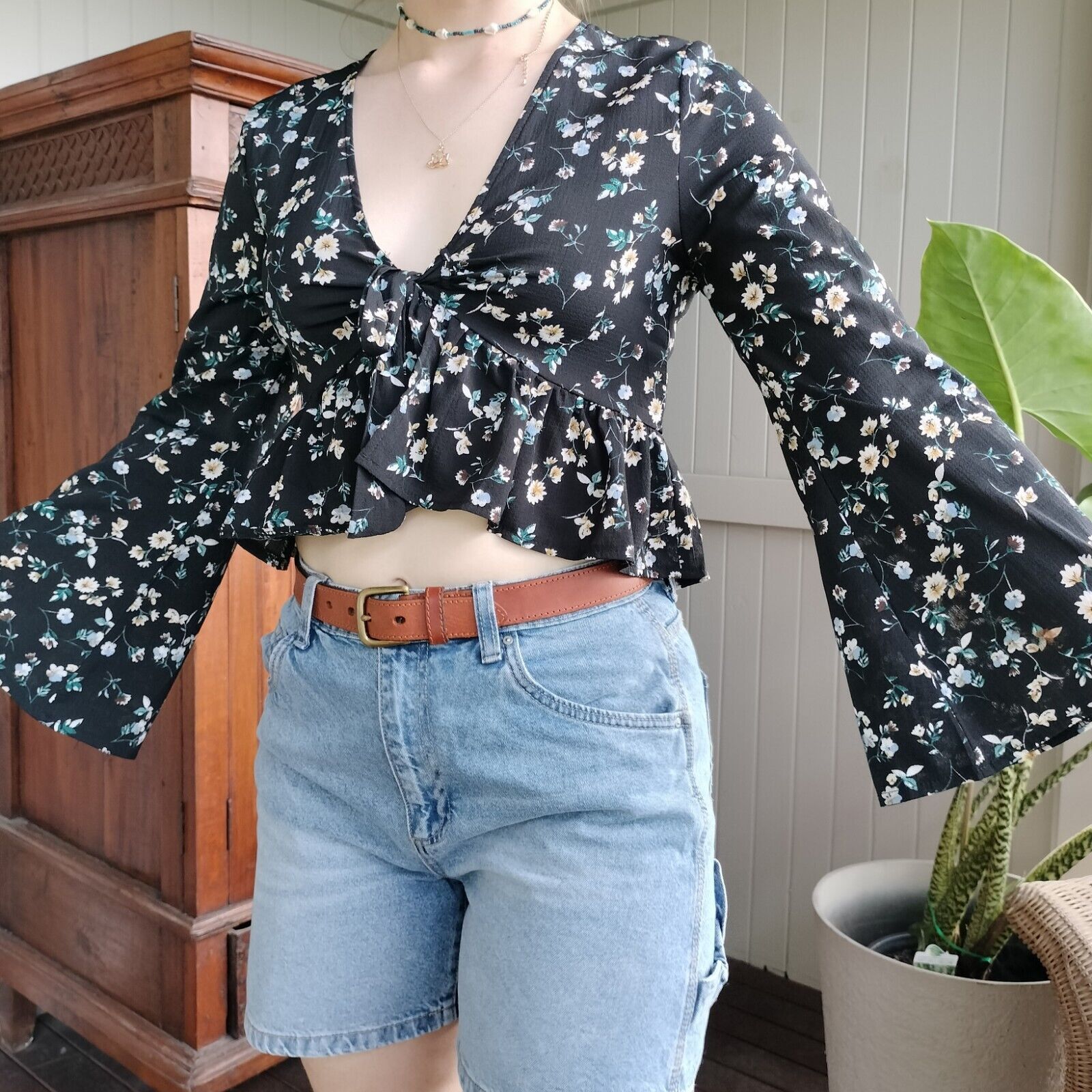 Designer 8 Birdies Crop Top Floral Bell Sleeve Tie Front Plunge Size M / US 6-8 / IT 42-44 - 5 Thumbnail