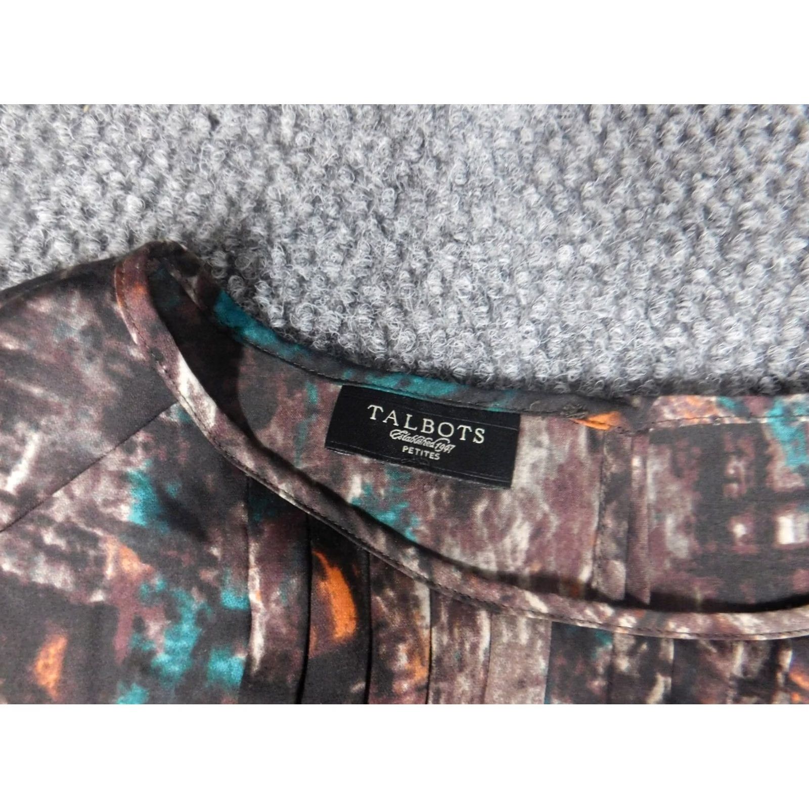 Talbots Talbots Blouse Petite Large Purple Pullover Crew Neck Sleeveless Casual Womens Polyester Rayon Button Classic Stretch Pattern Solid Size L / US 10 / IT 46 - 4 Thumbnail