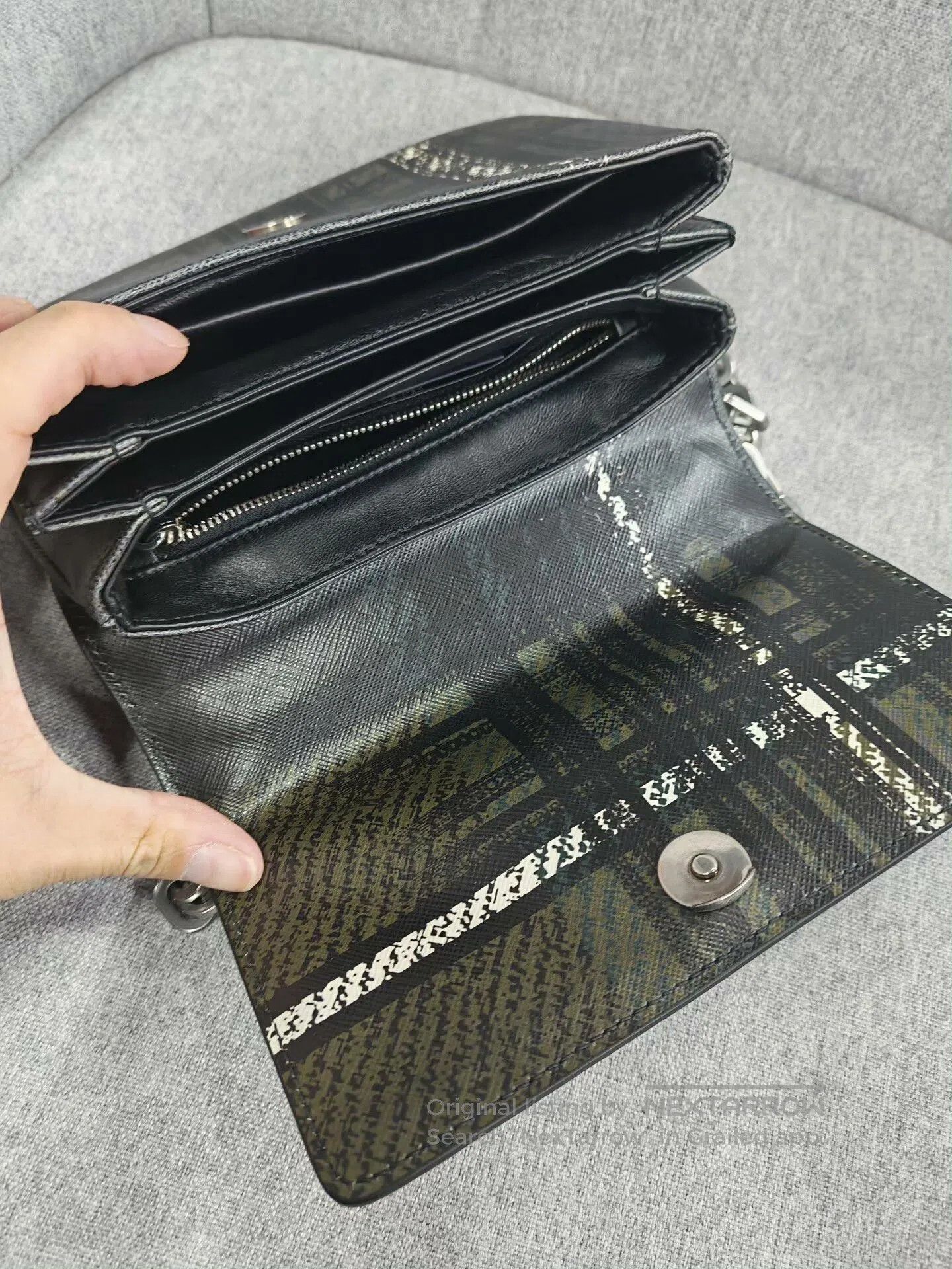 Prada Handbag in Excellent Condition.