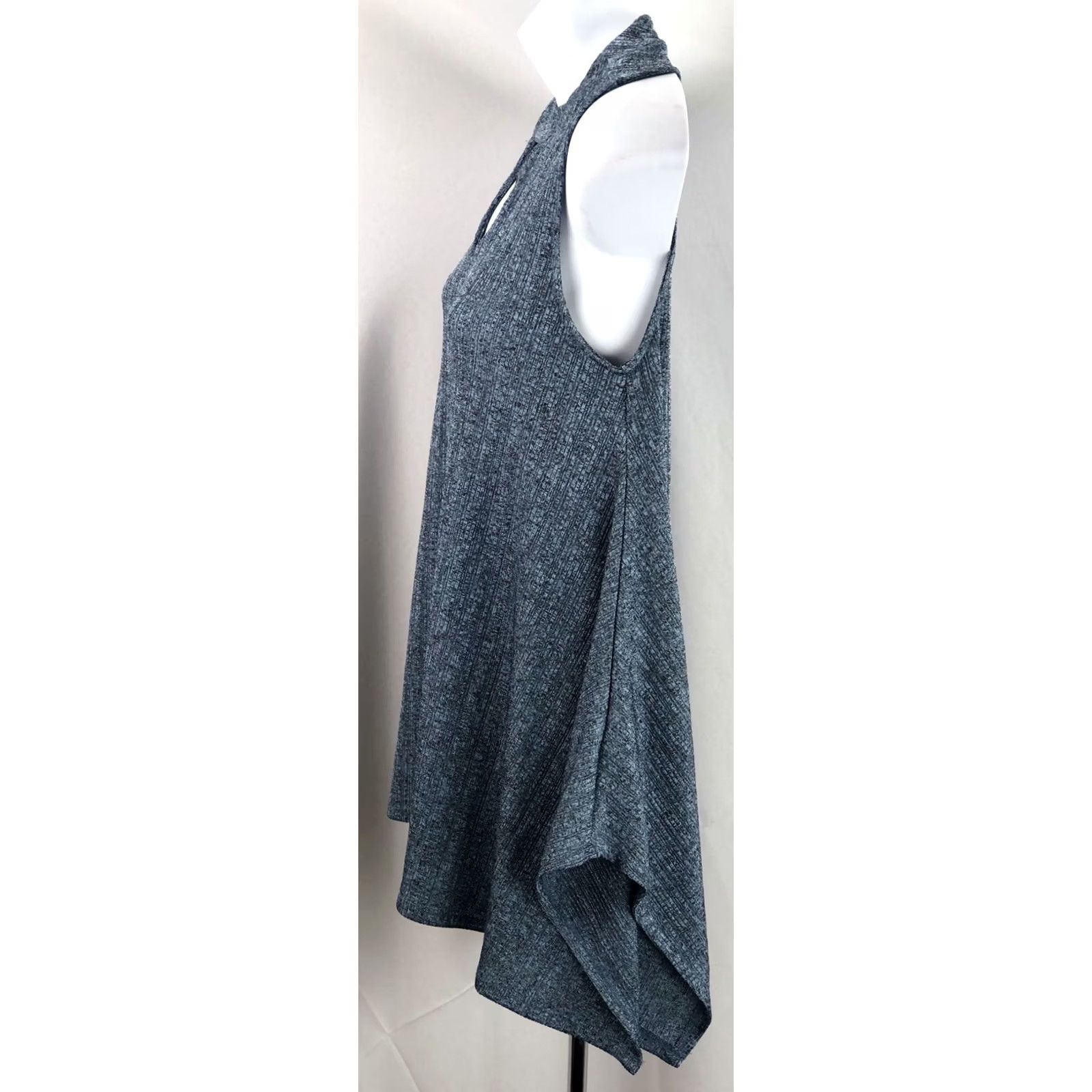Vintage VINTAGE Jennifer Lopez Top Sleeveless Knit XS Blue Cut Out Keyhole Asymmetrical Hem 90s Y2K Bohemian Retro City Classic Women’s Shirt Size XS / US 0-2 / IT 36-38 - 2 Thumbnail