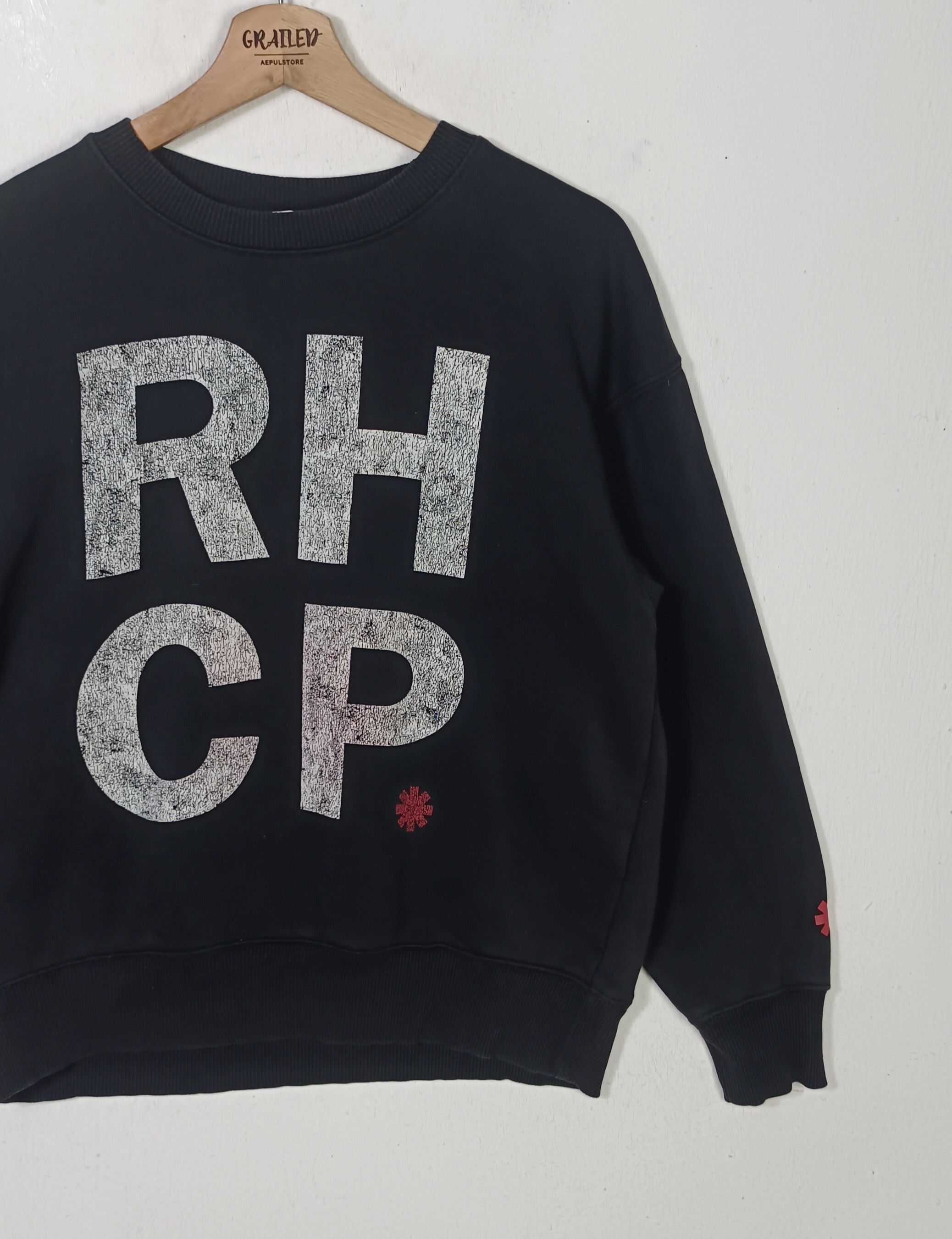 Band Tees × Uniqlo Red Hot Chili Papers Band Crewneck Sweatshirt Size US M / EU 48-50 / 2 - 4 Thumbnail