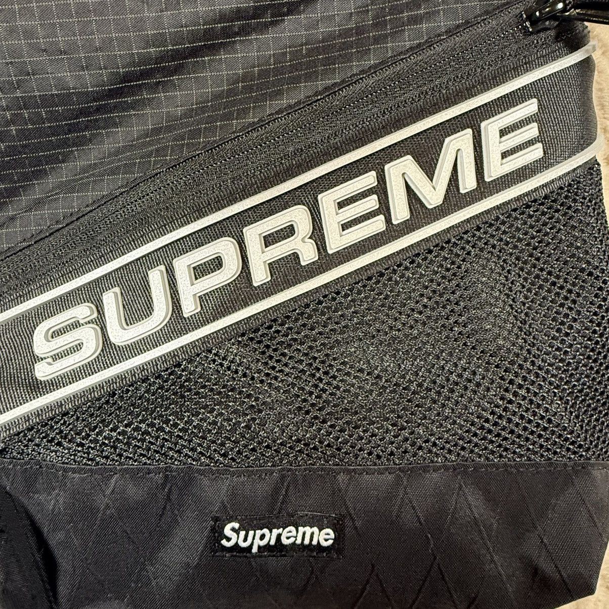 Supreme Supreme Logo Shoulder Bag Black (FW23) US 4L Water Resistant Size ONE SIZE - 5 Thumbnail