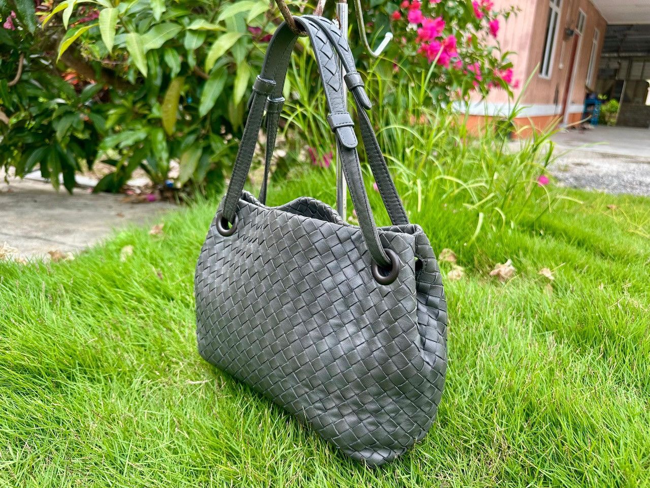 Bottega Veneta Authentic Bottega Veneta Bella Intrecciato Nappa Tote Bag Size ONE SIZE - 3 Thumbnail