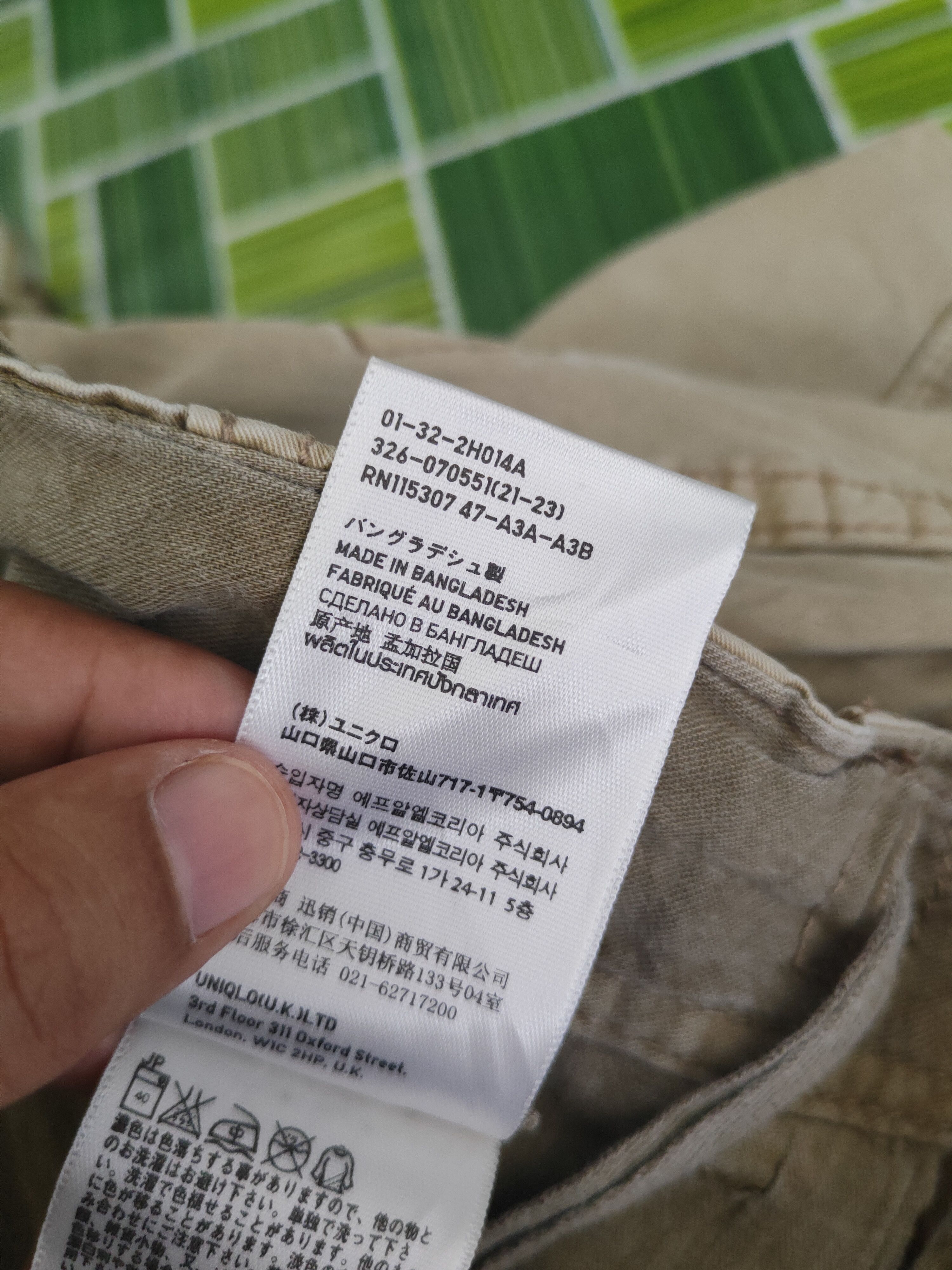 Japanese Brand DL Uniqlo Beige Multipocket Cargo Pants #SP46-291T Size US 31 - 13 Thumbnail
