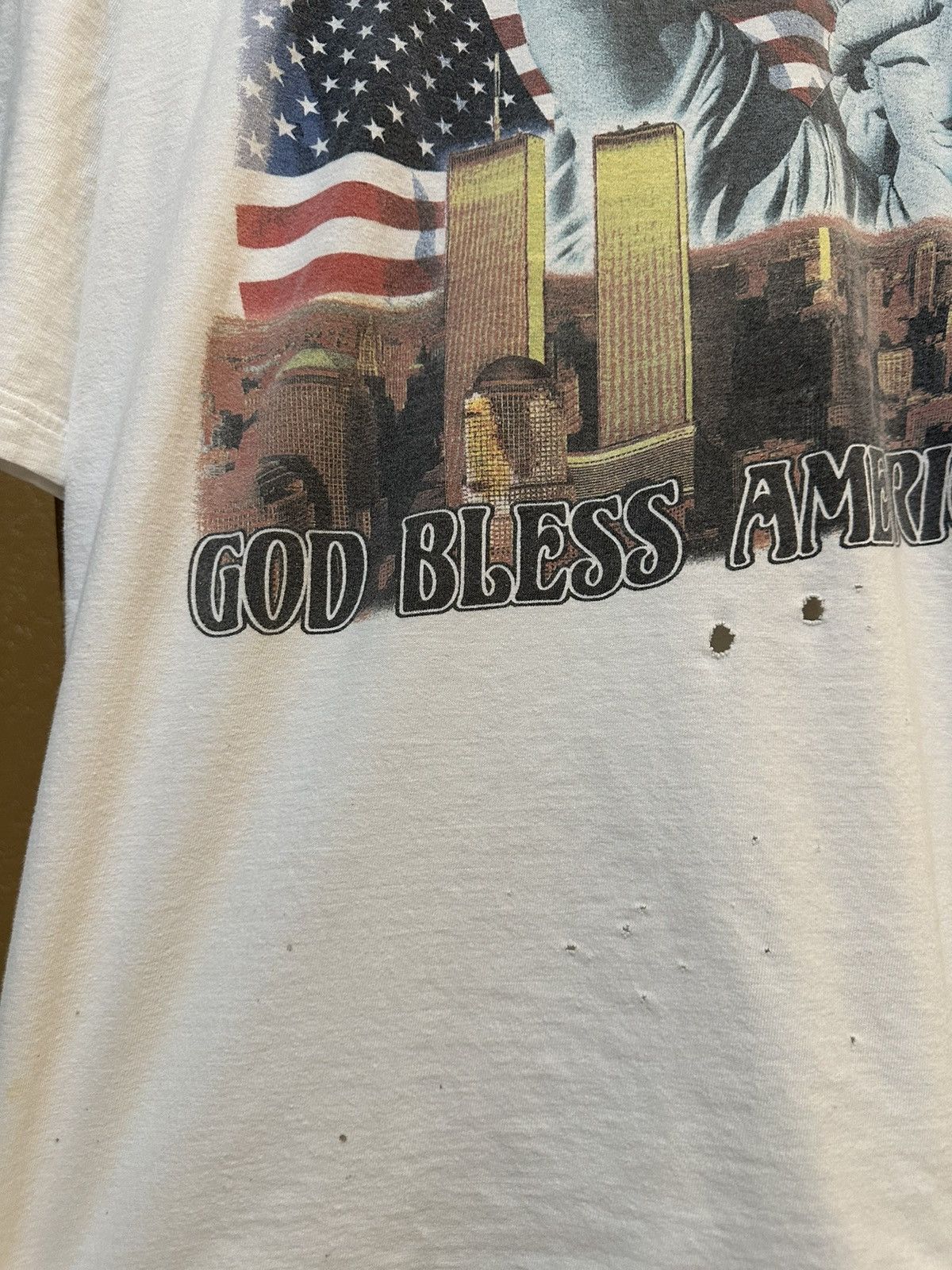 4GSELLER × Vintage Vintage Distressed 9/11 Memorial God Bless America T Shirt Size US XL / EU 56 / 4 - 3 Thumbnail