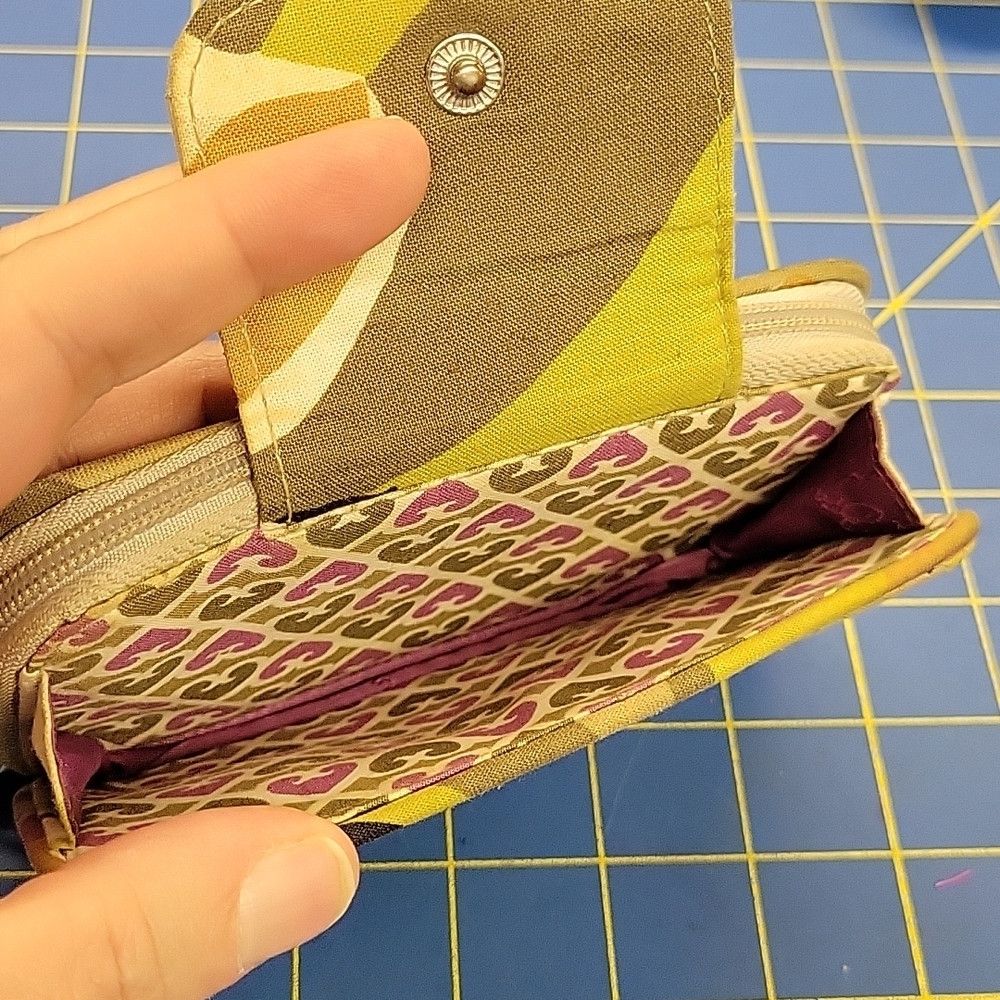 Vera Bradley Vera Bradley Quilted Wallet w Phone Pocket 5.5 x 3.5 Size ONE SIZE - 3 Thumbnail