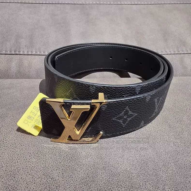 Louis Vuitton Louis Vuitton Gold buckle black presbyopic smooth buckle b Size ONE SIZE - 1 Thumbnail