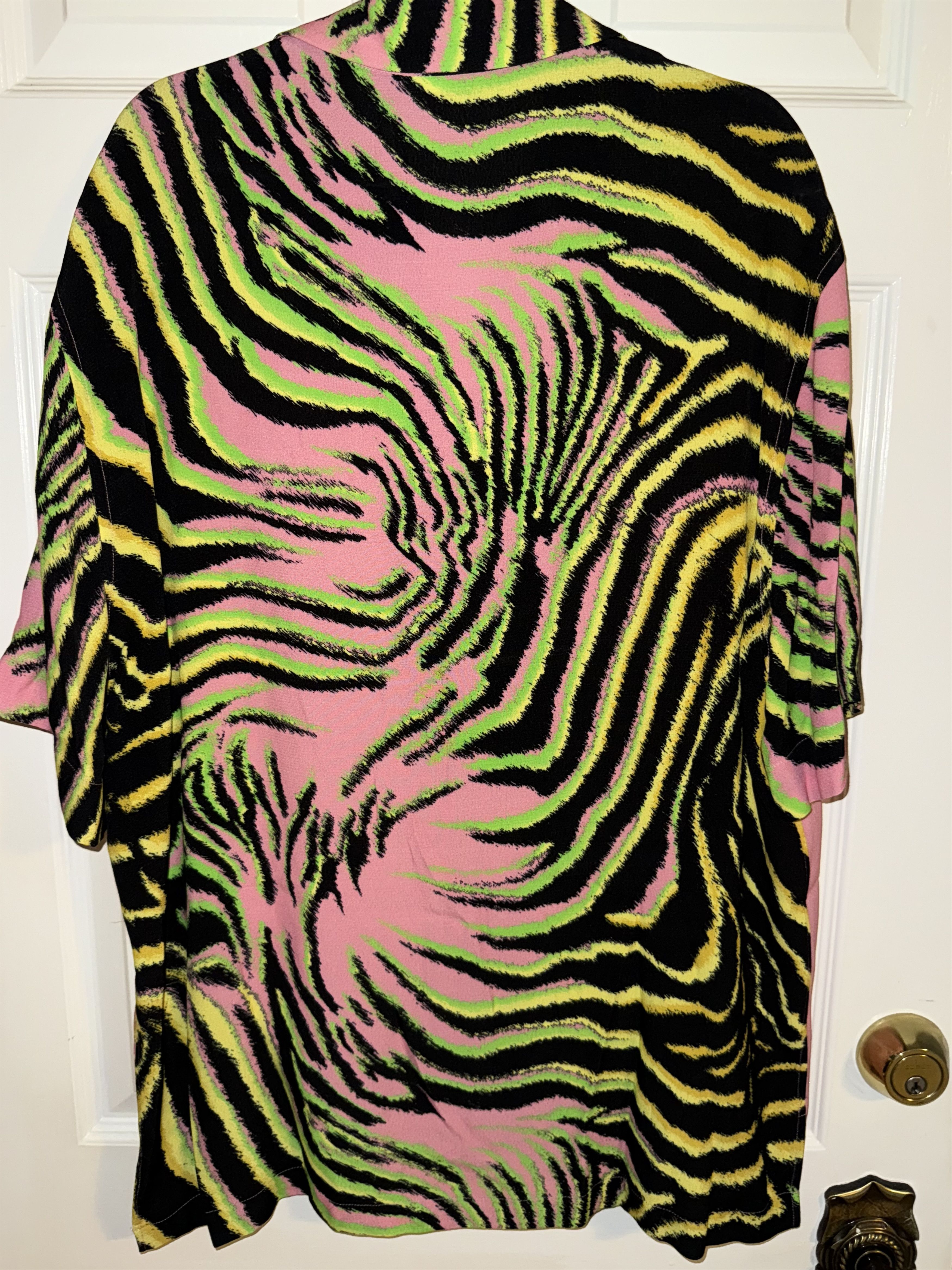 Versace AUTH MENS VERSACE BUTTON UP SHIRT SIZE 48 LOOSE FIT M/L Size US M / EU 48-50 / 2 - 8 Thumbnail