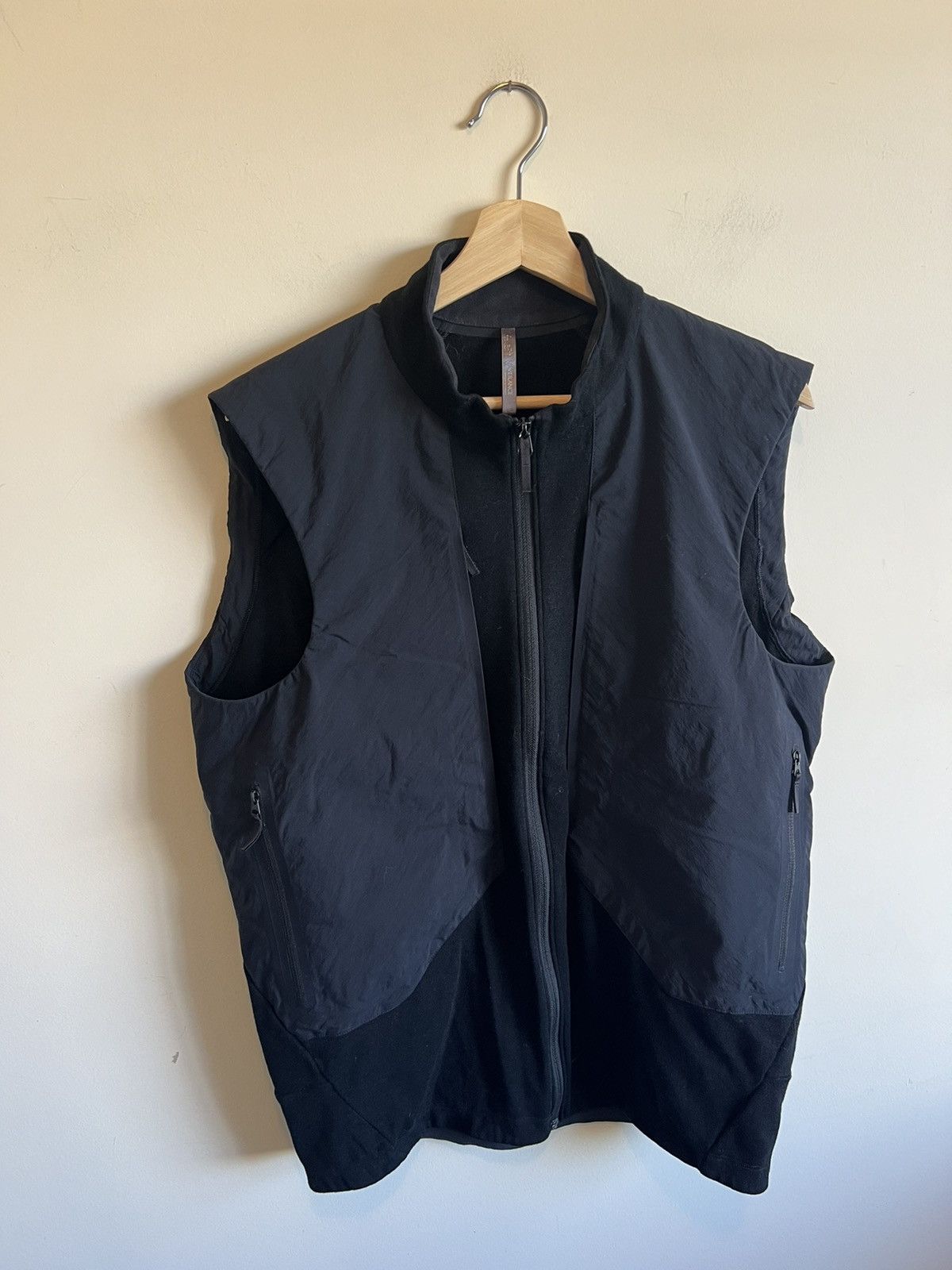 Veilance Arcteryx Veilance Black Mionn IS Vest M Jacket Coat LS 