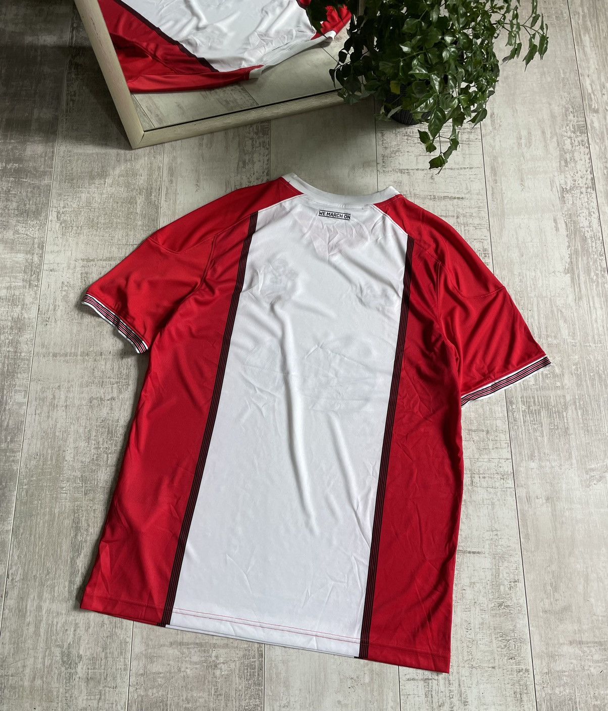 Under Armour Under Armour FC Southampton 2017/2018 Home Football Shirt Size US L / EU 52-54 / 3 - 7 Thumbnail