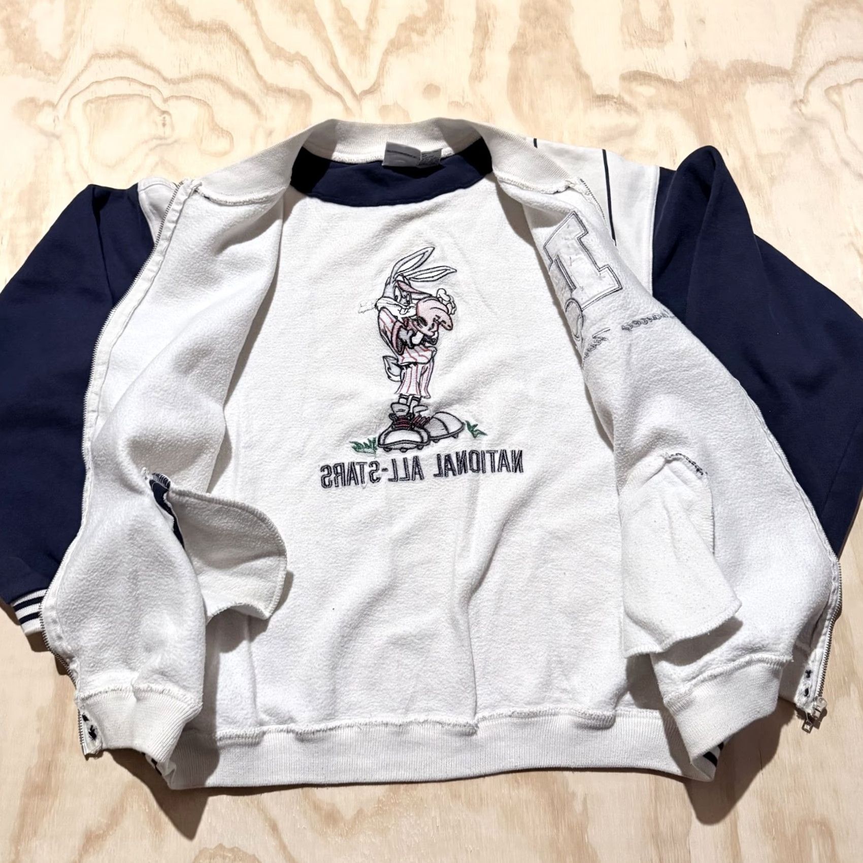 Vintage VINTAGE Acme Looney Tunes Baseball Jacket Men White Blue Striped Size M Size US M / EU 48-50 / 2 - 3 Thumbnail