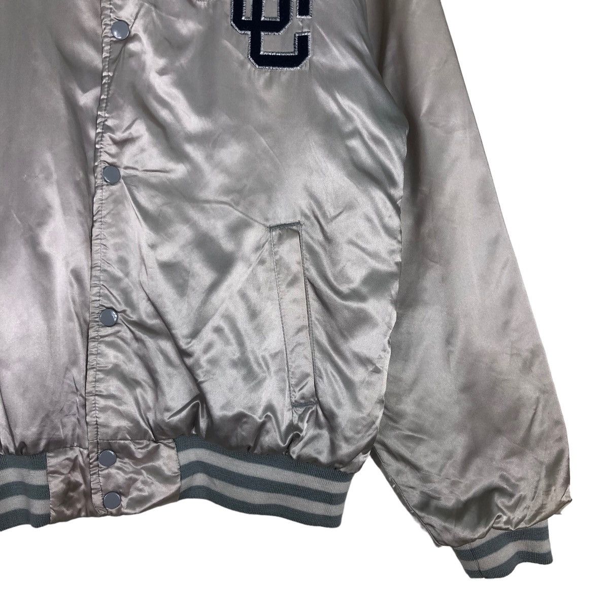 Japanese Brand 🔥Vtg Satin Bomber Jacket Chicago Big Logo Spell Out Size US L / EU 52-54 / 3 - 5 Thumbnail