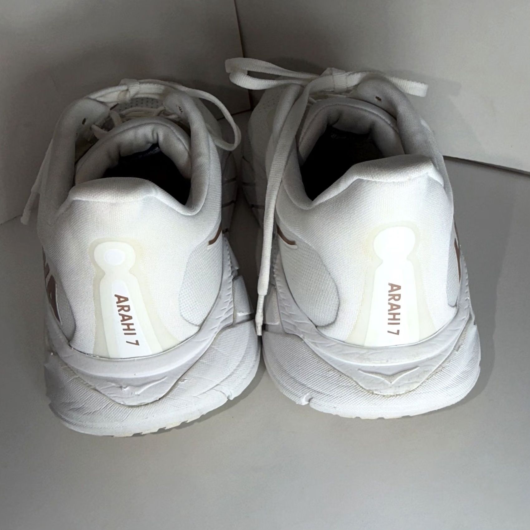 Vintage Hoka One One Arahi 7 White Rose Gold Running Sneakers Size 9B Women’s"} Size US 8 / IT 38 - 5 Thumbnail