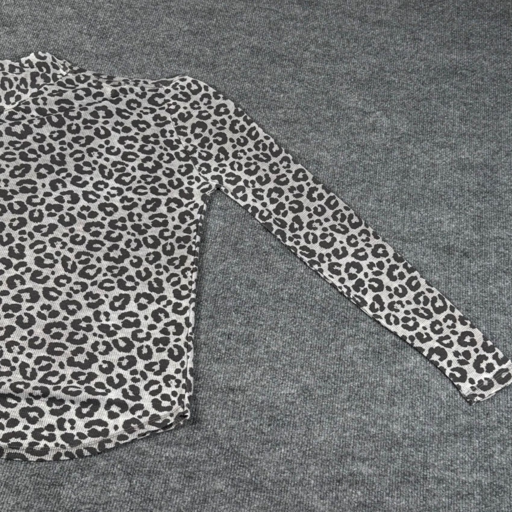 Vintage Ultra Flirt Leopard Print Long Sleeve Crew Neck Knit Top Womens Tunic S Small Lightweight Stretch Waffle Knit Gray Fluffy? Size S / US 4 / IT 40 - 7 Thumbnail