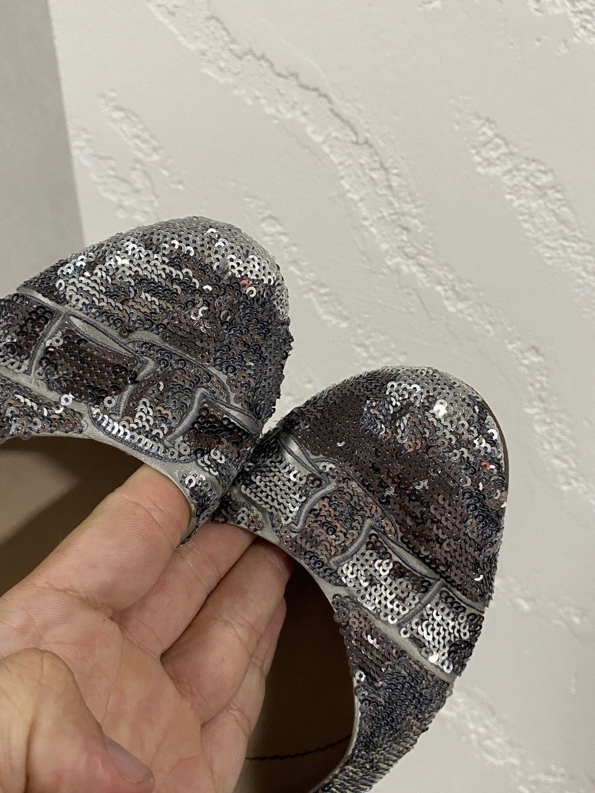 Salvatore Ferragamo Salvatore Ferragamo Varina Vara Sequin Silver Ballet Flats Size US 9 / IT 39 - 5 Thumbnail