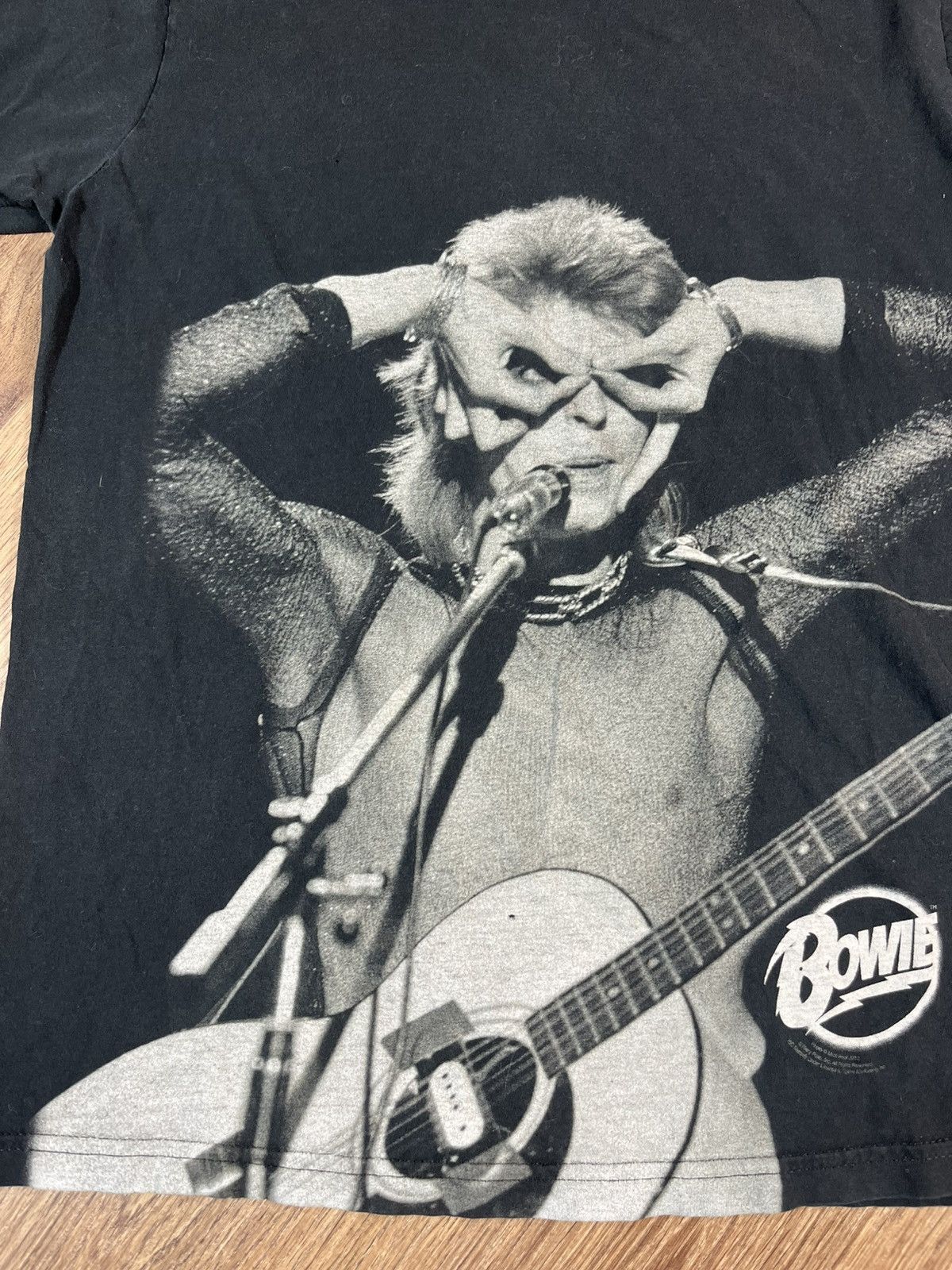 Alstyle × Band Tees × Vintage Vintage David Bowie Finger Glasses All Over Print T Shirt Size US XL / EU 56 / 4 - 2 Thumbnail