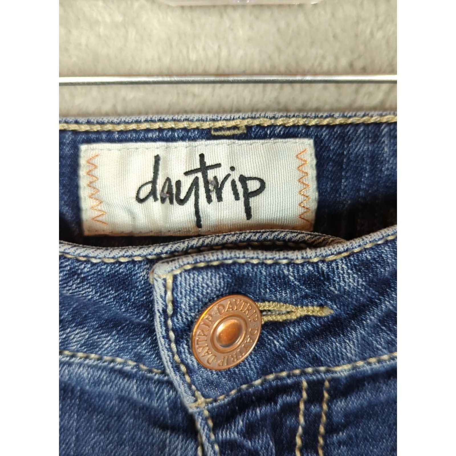 Vintage VINTAGE Daytrip Virgo Womens Jeans Shorts Blue Distressed Mid-Rise Denim 30 Regular Stretch Size 30" / US 8 / IT 44 - 4 Thumbnail