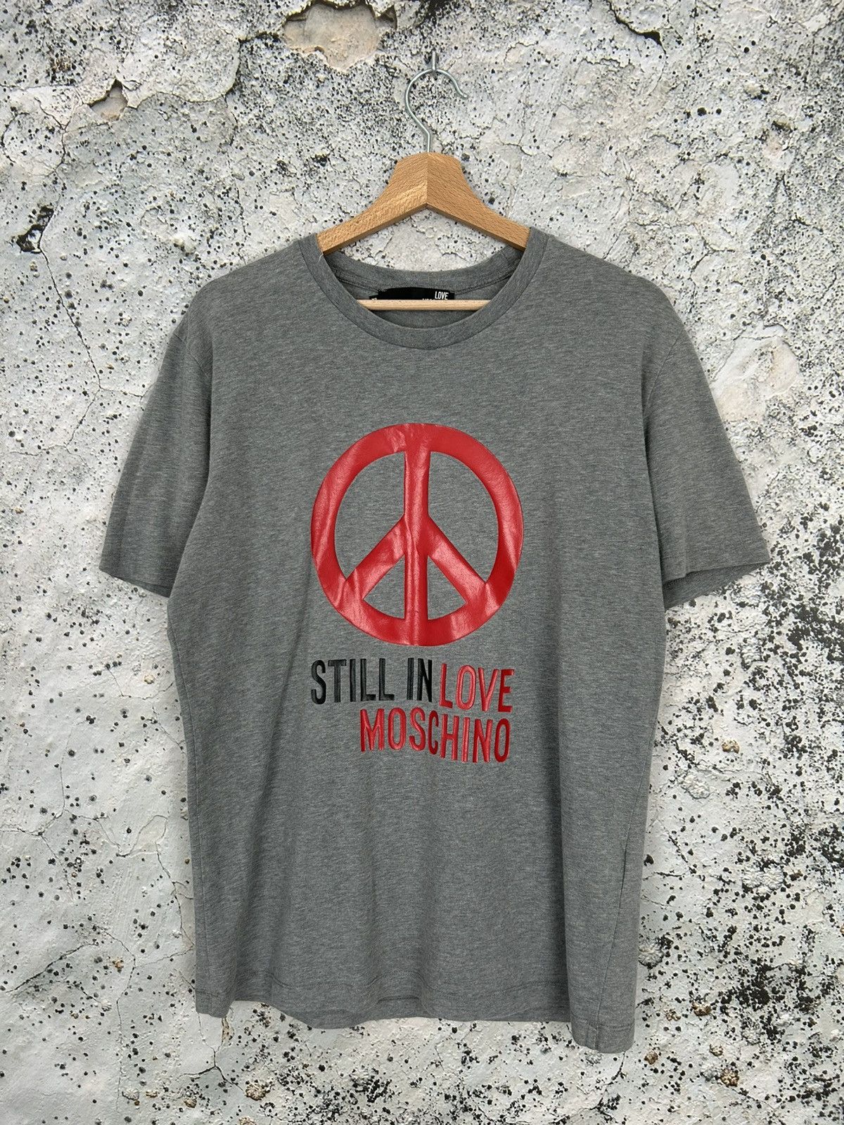 Moschino Vintage Still in Love Moschino Graphic Designer Tee Rare Size US XL / EU 56 / 4 - 1 Thumbnail