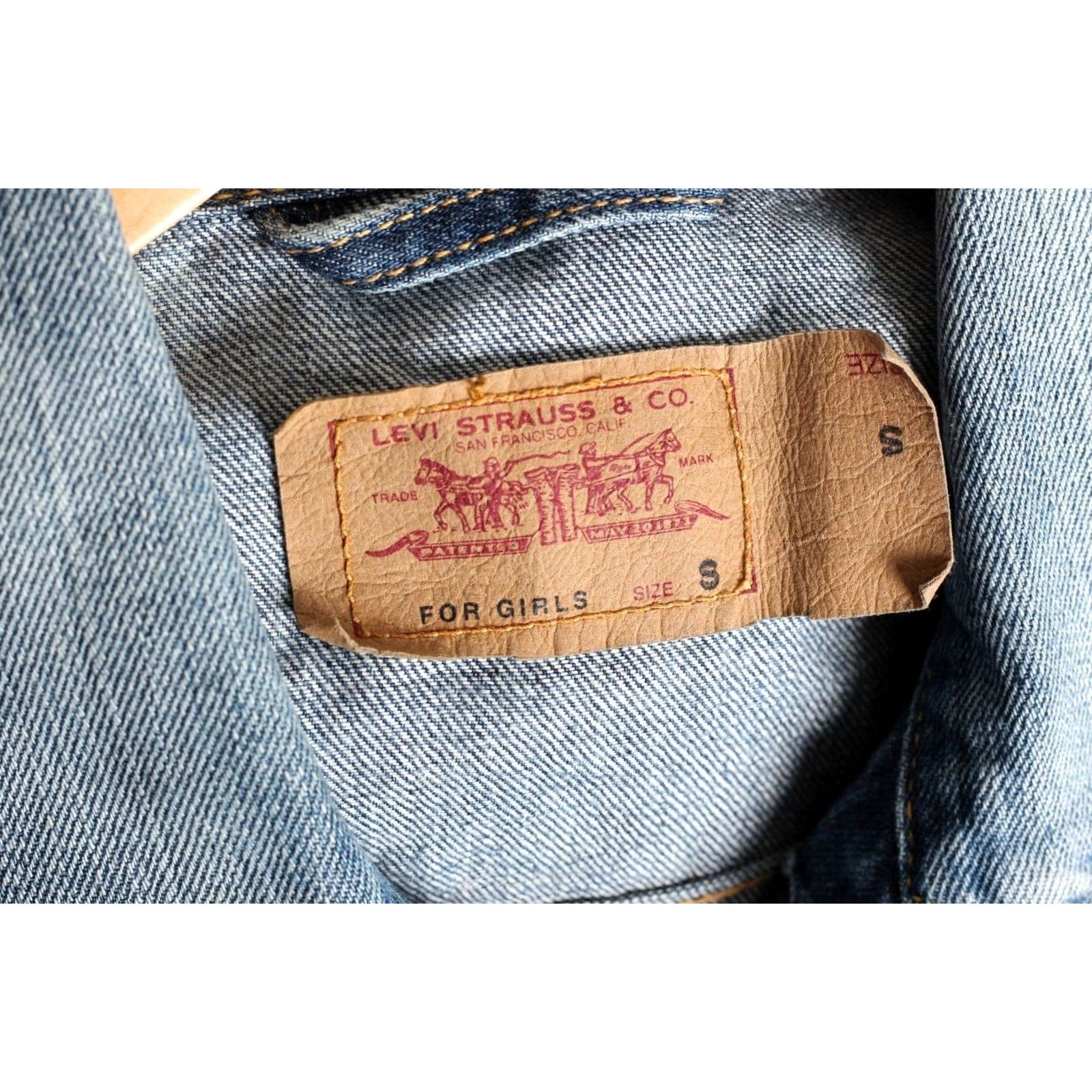 Levi's VINTAGE Levi’s Belted Long Denim Jacket Women Size S Jeans Jacket, Blue, Vintage, Leather? (note: not allowed) Size S / US 4 / IT 40 - 5 Thumbnail