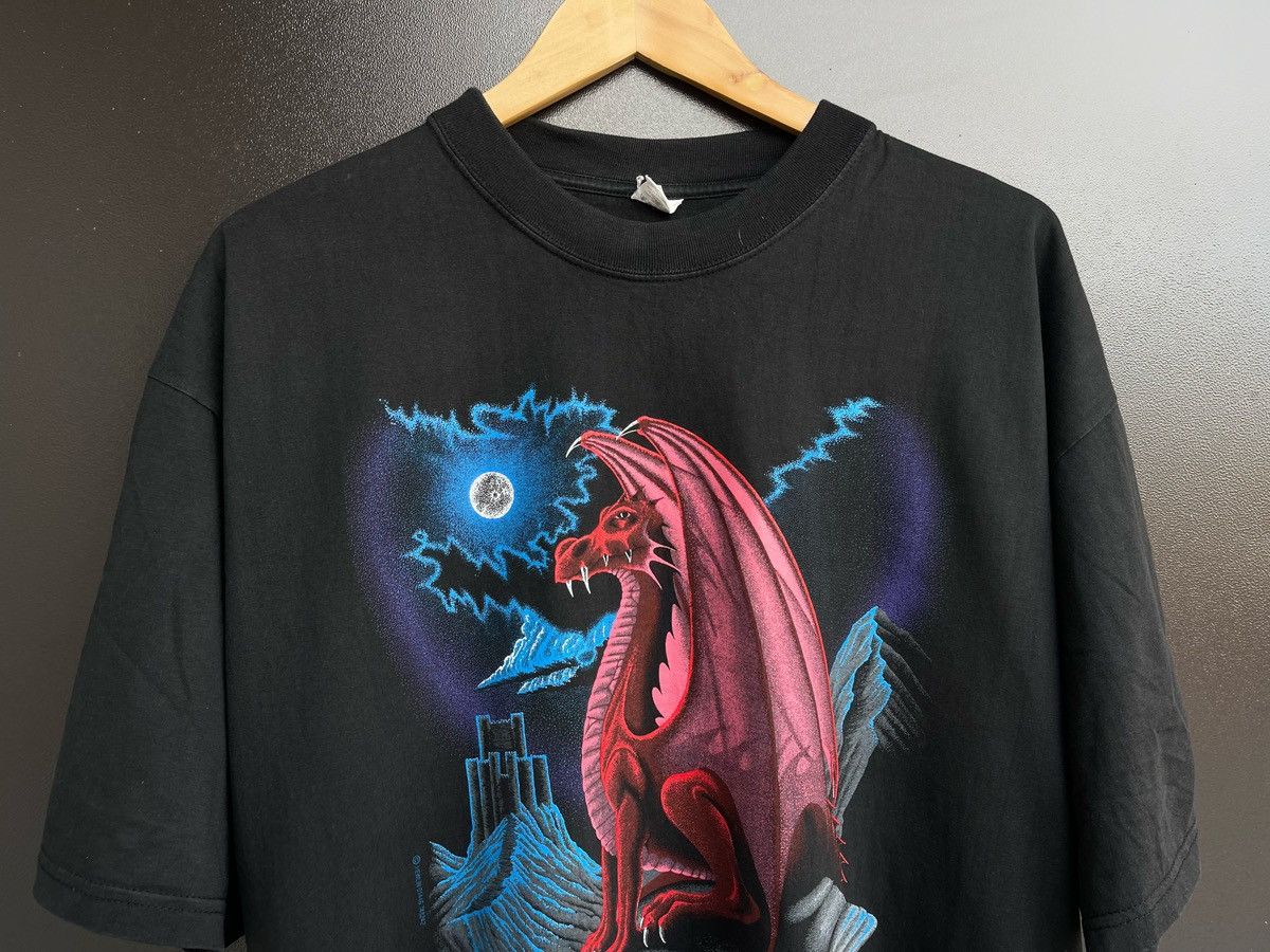 Vintage Land Of The Dragon Hewlin 1992 Graphic Print T Shirt Sz XL Size US XL / EU 56 / 4 - 2 Thumbnail