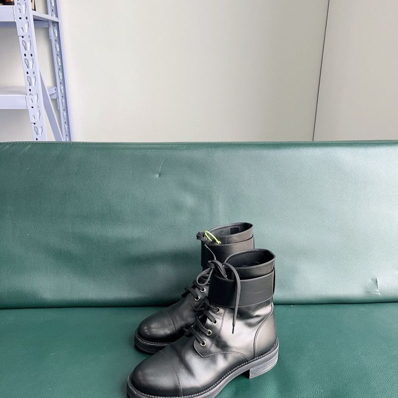 Louis Vuitton Louis Vuitton Black Lace-Up Ankle Boots 0089 Size US 7.5 / EU 40-41 - 1 Thumbnail