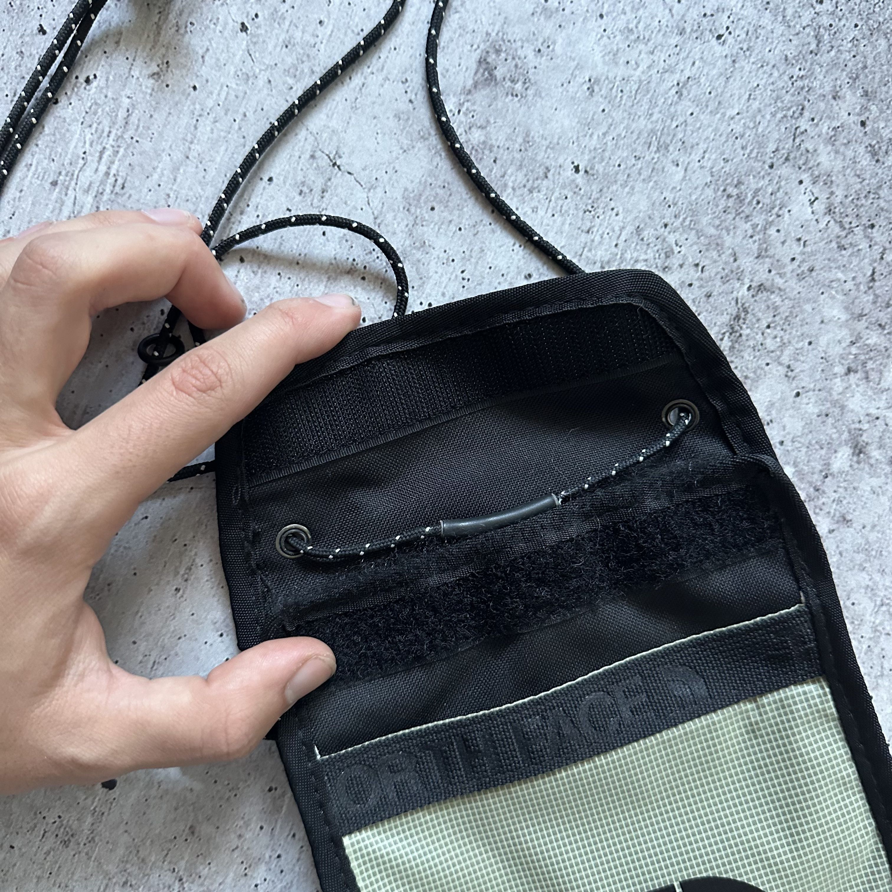 The North Face The North Face Light Weight Big Logo Shoulder Bag Size ONE SIZE - 5 Thumbnail