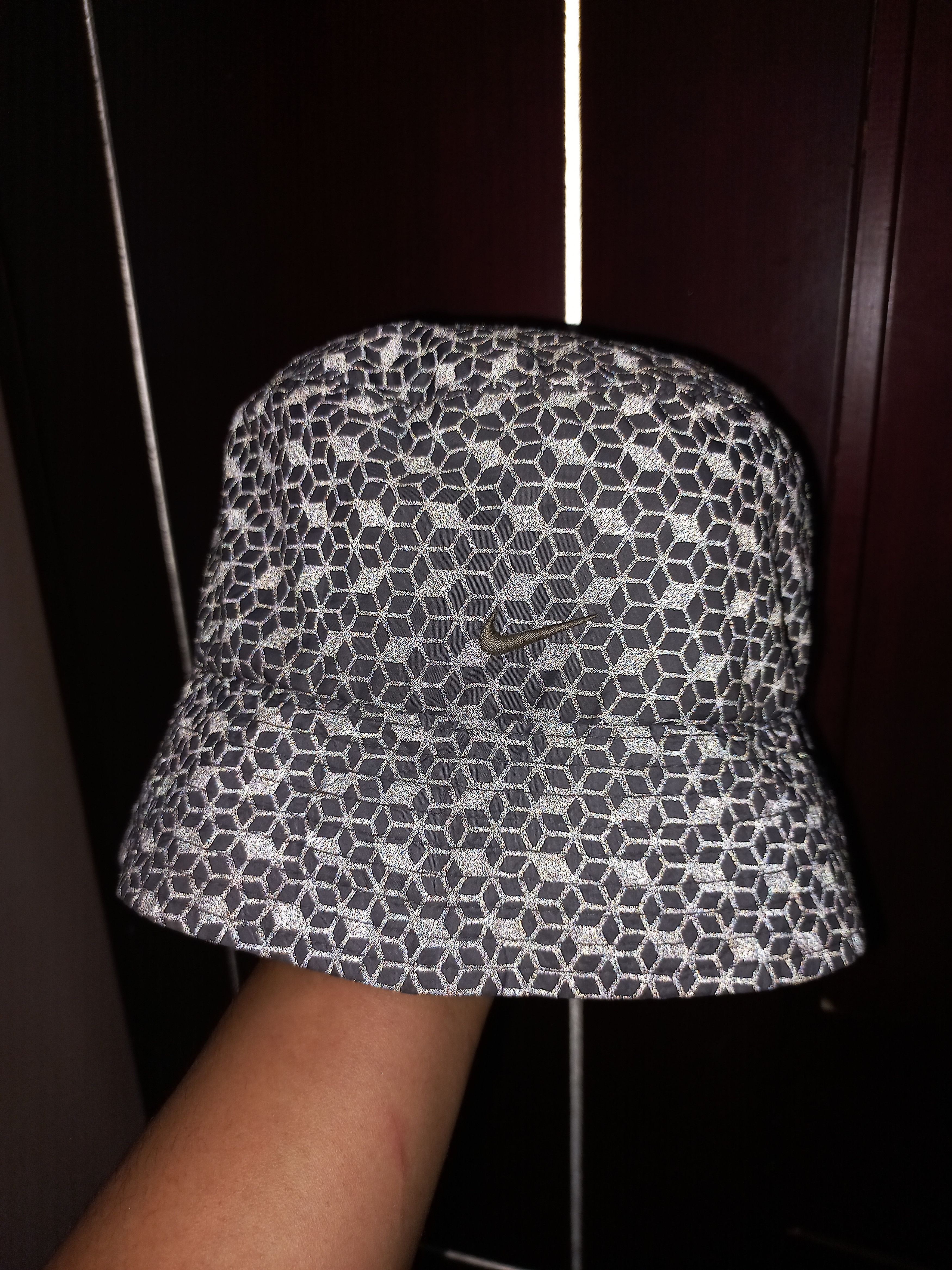 💧RARE ITEM💧 VINTAGE BUCKET HATS NIKE GLOW IN THE DARK