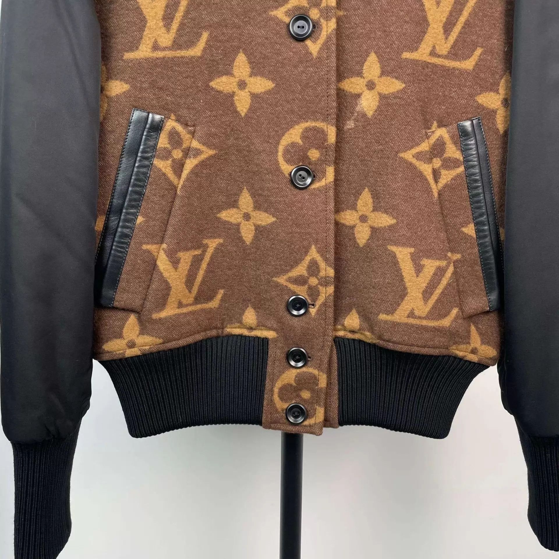 Louis Vuitton 97 New LV Monogram Jacket Size XS / US 0-2 / IT 36-38 - 9 Thumbnail