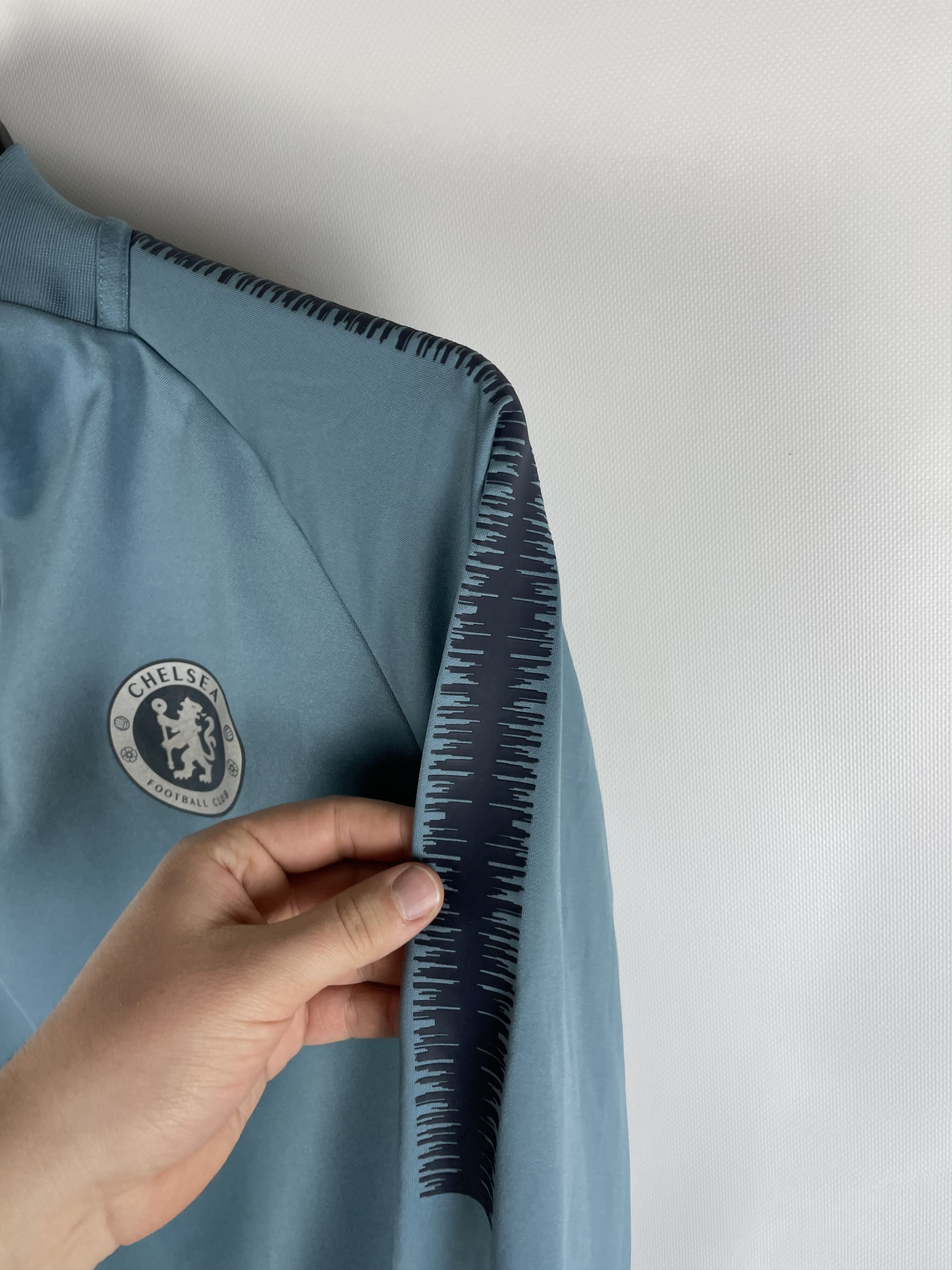 Chelsea Soccer Nike Chelsea Training Fleece Long Sleeve Shirt Size US L / EU 52-54 / 3 - 5 Thumbnail