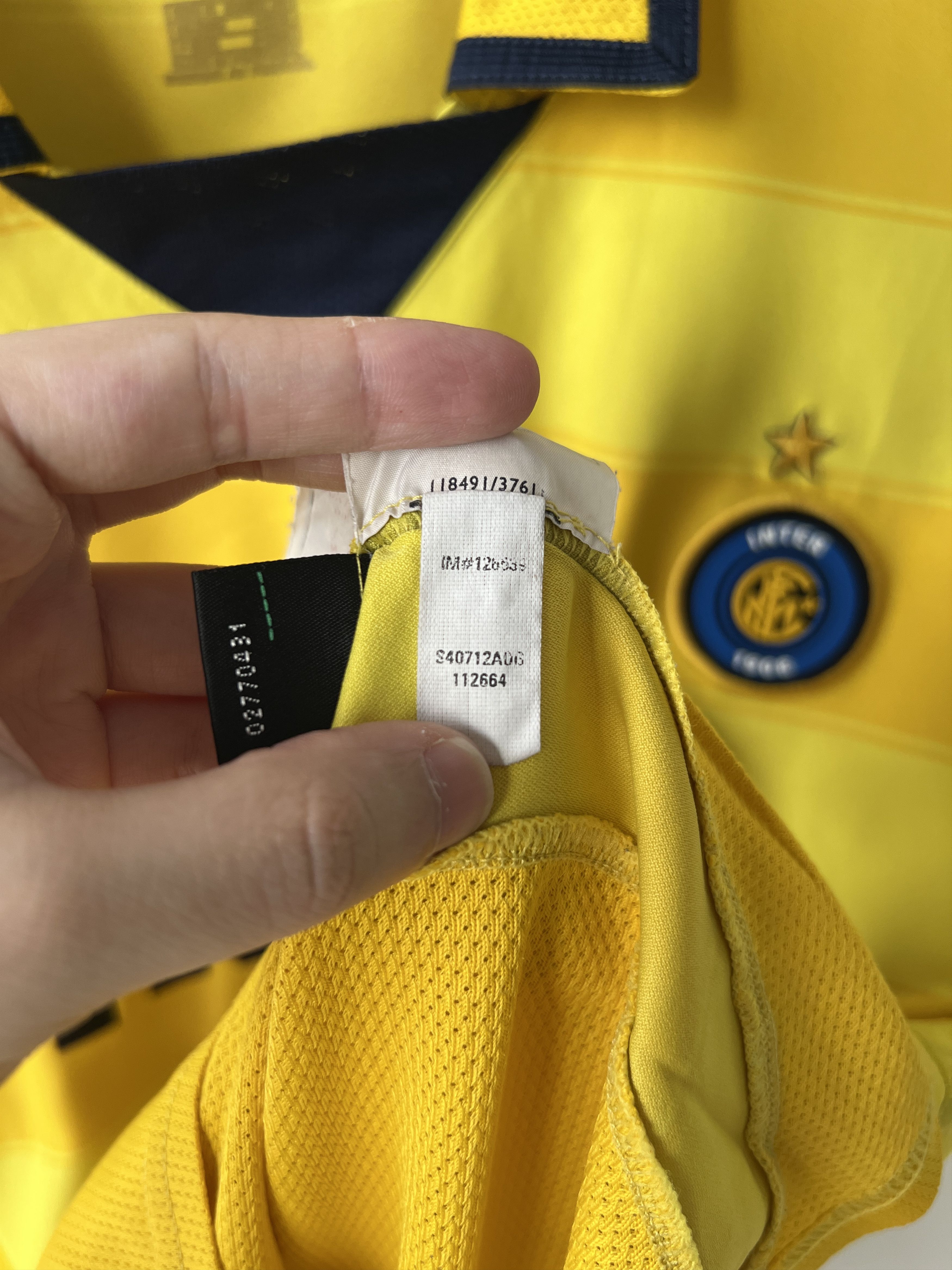 Nike (M) Inter Milan 2003-04 Away Kit J. Zanetti #4 Size US M / EU 48-50 / 2 - 4 Thumbnail