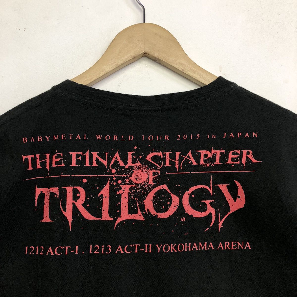 Band Tees Baby Metal World Tour 2015 Japan Tshirt Size US M / EU 48-50 / 2 - 9 Thumbnail