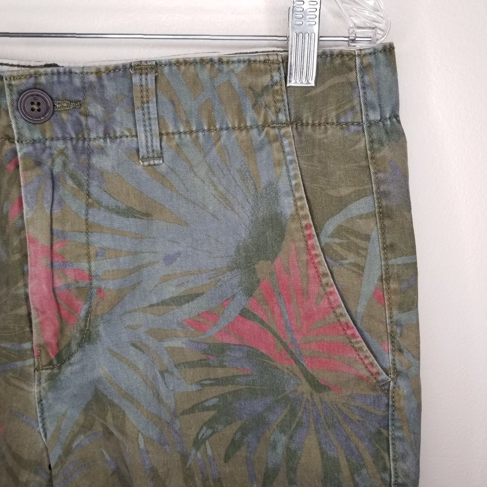 American Eagle Outfitters AMERICAN EAGLE Floral Chino Shorts Size 32 Green Mens Size US 32 / EU 48 - 2 Thumbnail