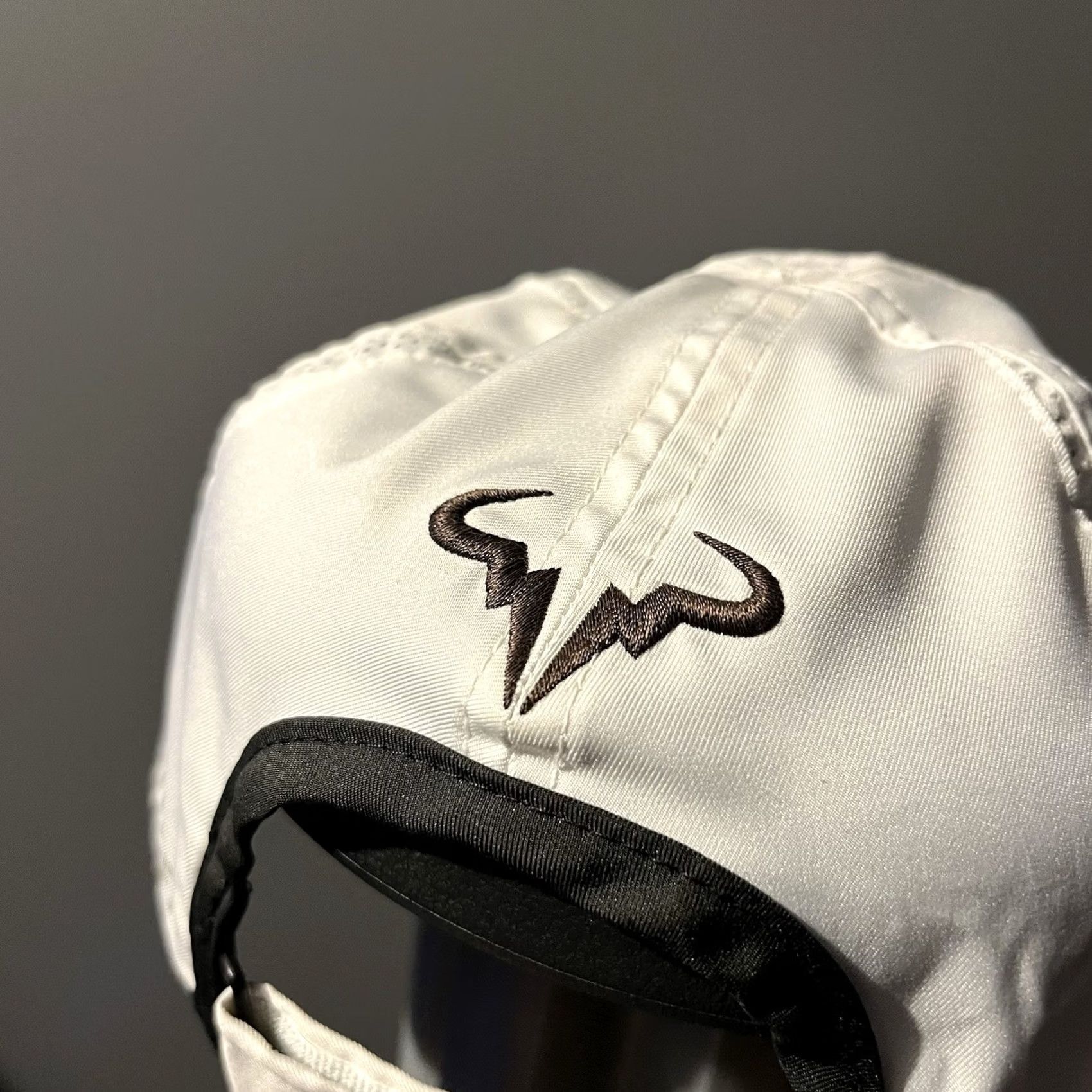 Nike Nike Hat Cap Rafa Nadal Strapback White Embroidered Featherlight Tennis Bull Strapback Adjustable One Size Men Sports Baseball Cap Hat Size ONE SIZE - 4 Thumbnail