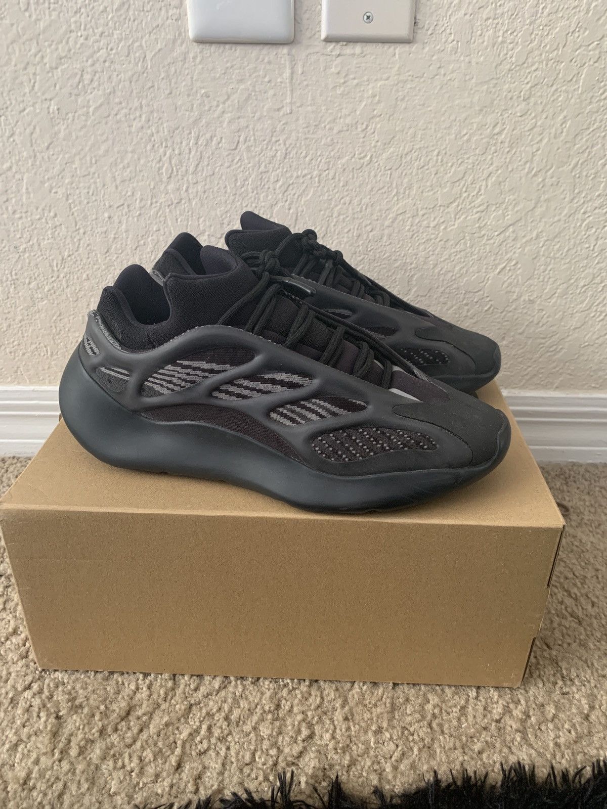 Adidas Yeezy 700 ALVAH size 8 Size US 8 / EU 41 - 4 Thumbnail