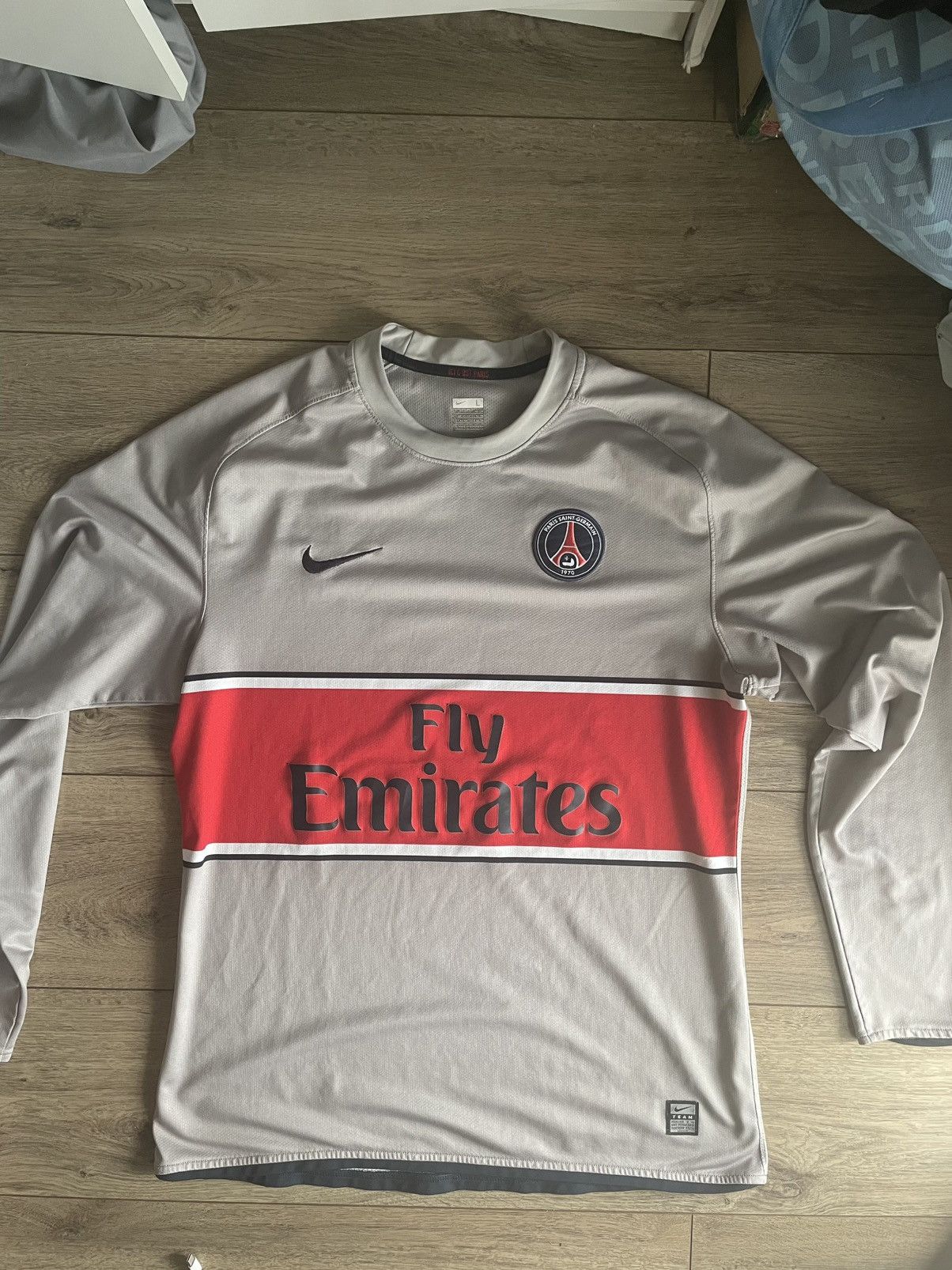 Nike PSG 2008 2009 Away Longsleeve Size US L / EU 52-54 / 3 - 1 Thumbnail