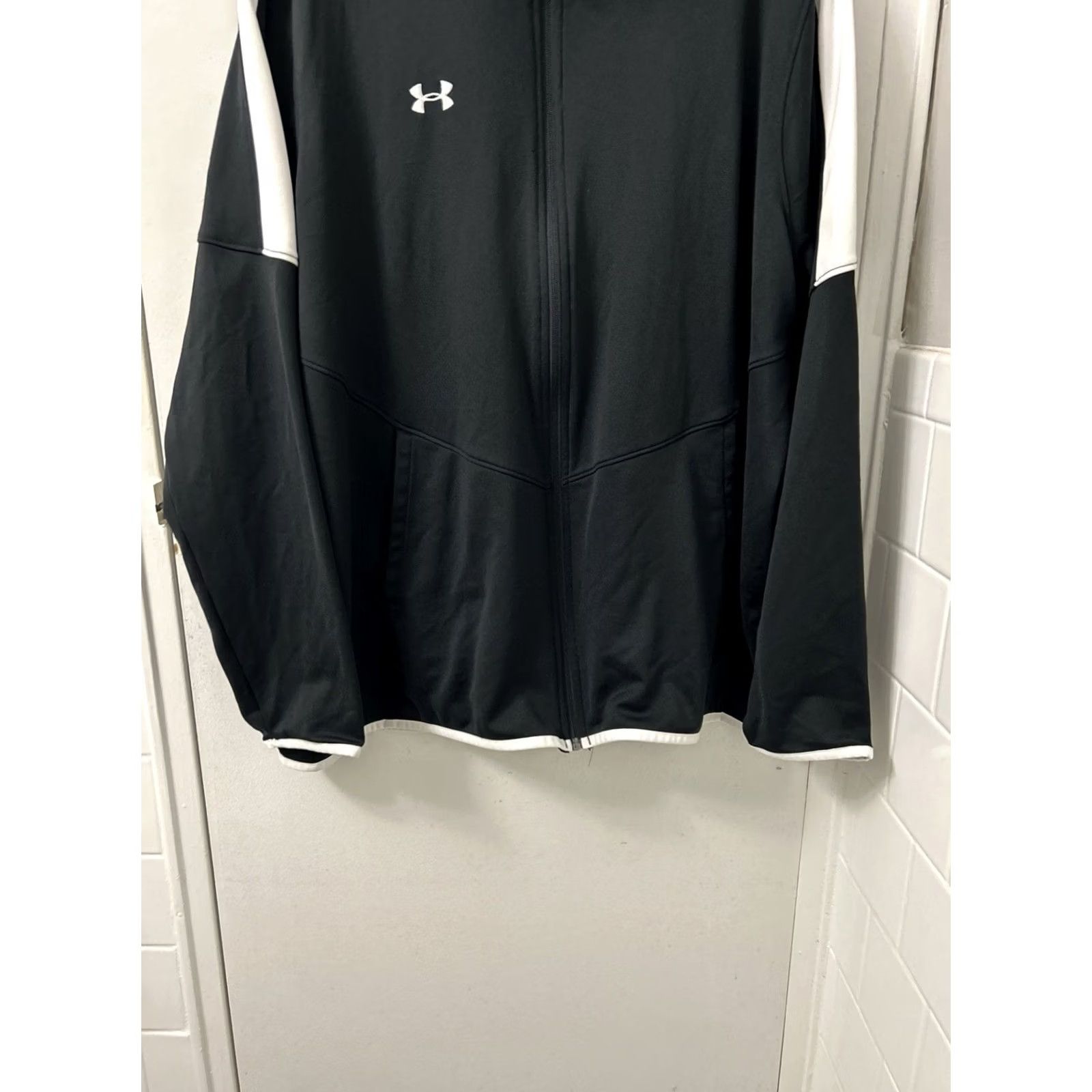 Under Armour Under Armour Track Jacket Mens 2XL Black White Full Zip Loose Fit Athletic L/S Size US XXL / EU 58 / 5 - 3 Thumbnail