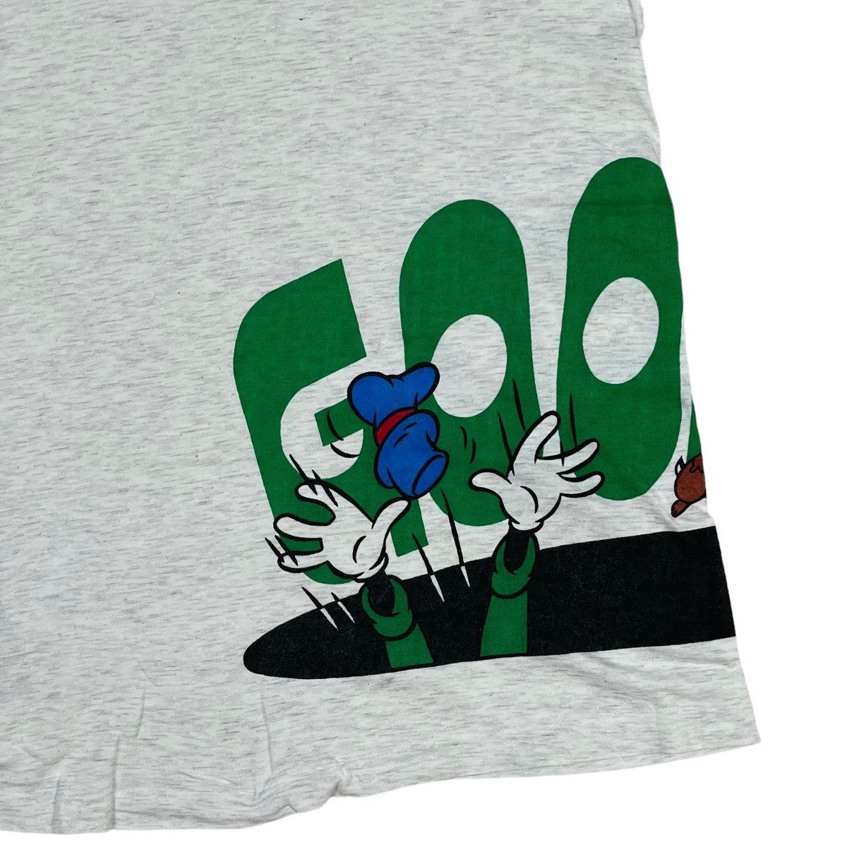 Disney 🔥LAST PRICE🔥 VTG Mickey Family Goofy And Chip ‘n’ Dale Tee Size US M / EU 48-50 / 2 - 11 Thumbnail