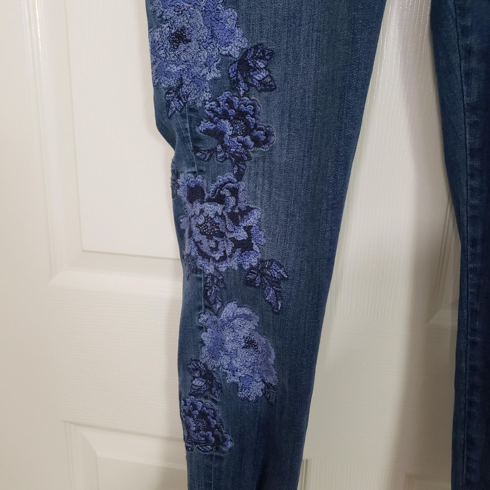Designer Lane Bryant Embroidered Jeans Womens Plus Size 16 Floral Size 38" / US 16 / IT 52 - 4 Thumbnail