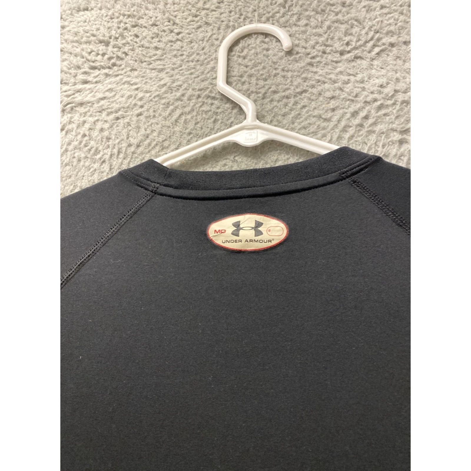 Under Armour VINTAGE? No. Under Armour Tee Shirt T Men's Adult M Black Heatgear Loose T-Shirt 117-26 Size US M / EU 48-50 / 2 - 7 Thumbnail