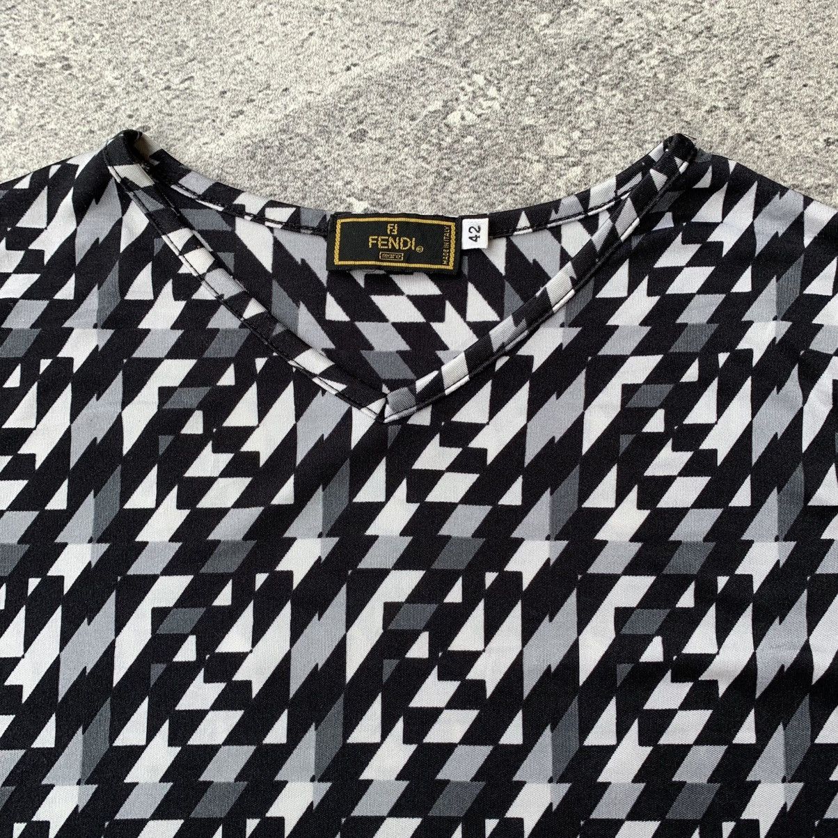 Fendi Vintage Fendi monogram Tee Size S / US 4 / IT 40 - 5 Thumbnail