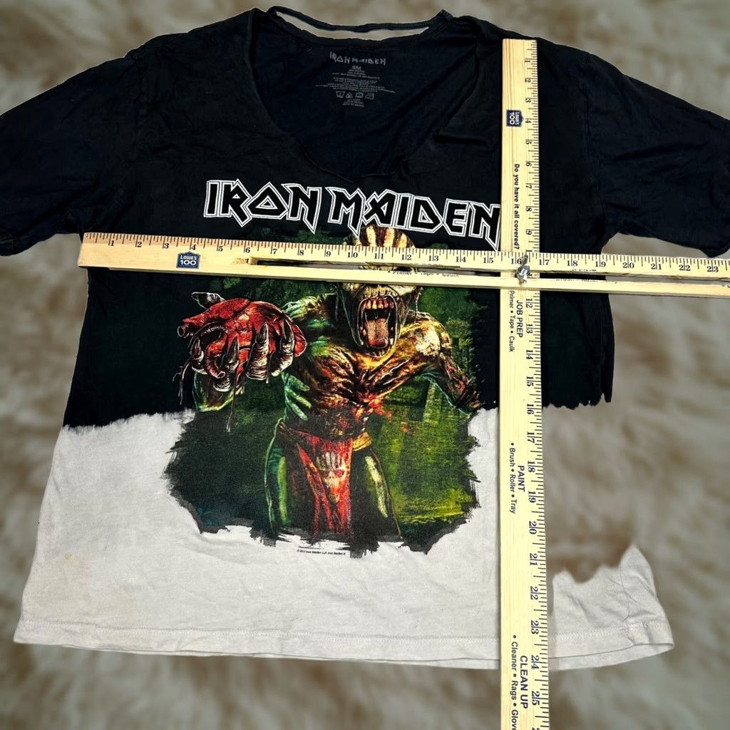 Vintage Iron Maiden Womens Short Sleeve T-Shirt S Black/Gray Front Graphic Pullover Size S / US 4 / IT 40 - 1 Thumbnail