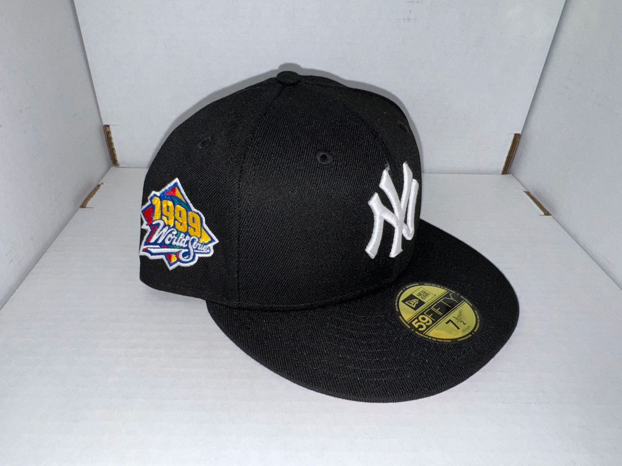 New Era NY Yankees Fitted, Black (Size 7 1/2) Size ONE SIZE - 1 Thumbnail