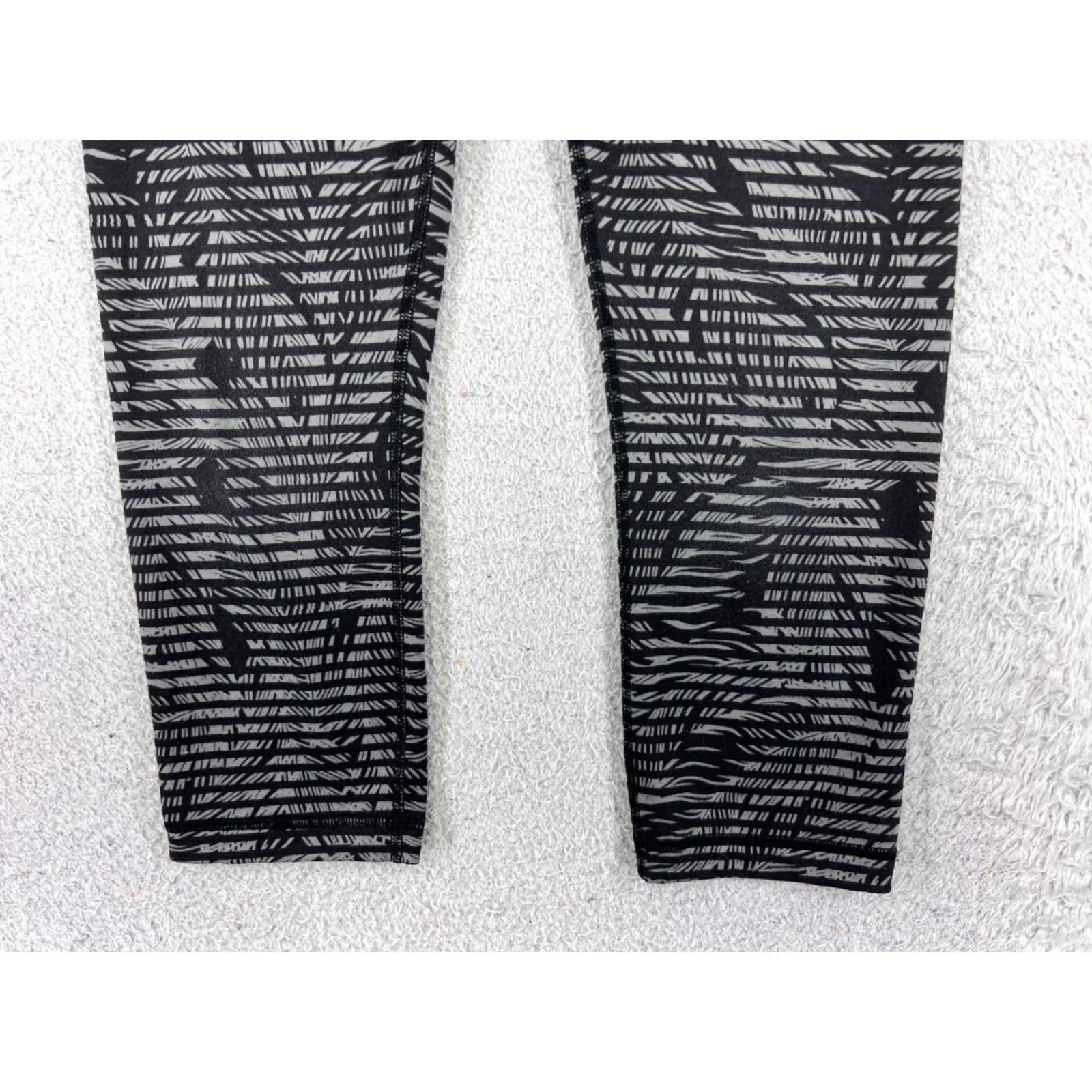Lululemon Lululemon Pants Womens Wunder Under Crop II Full-On Luon 4 Black Gray W6C45S Size 27" / US 4 / IT 40 - 2 Thumbnail