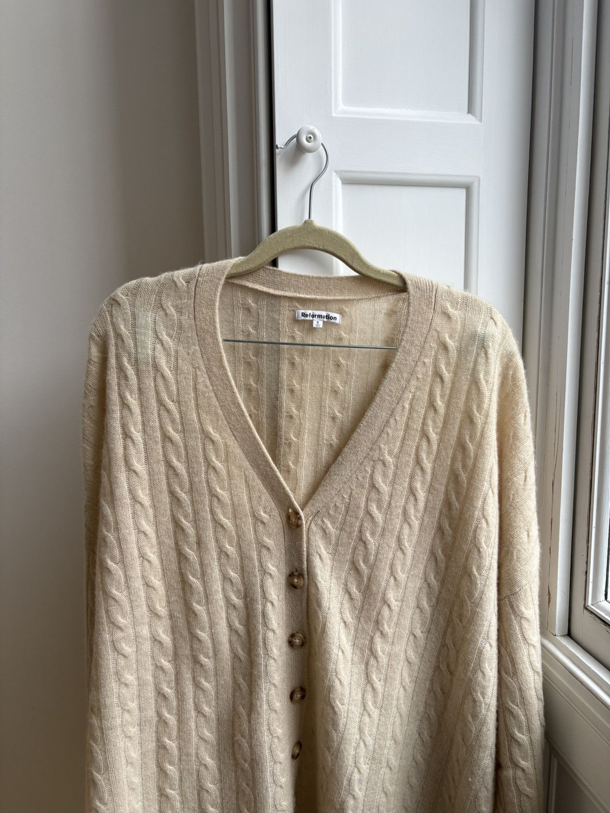 Reformation Reformation Beige Cable-Knit Button Front Cardigan S Size S / US 4 / IT 40 - 4 Thumbnail