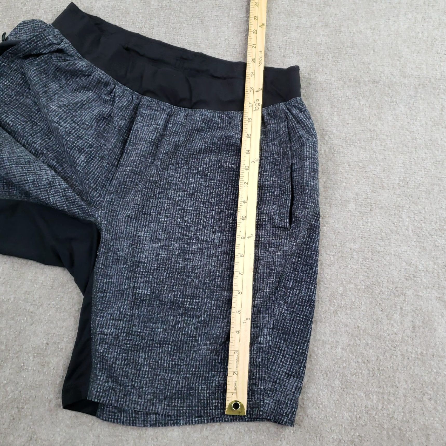Lululemon LULULEMON T.H.E. Linerless Short Men XL Gray Geometric Drawstring Running m7y50s Size US 36 / EU 52 - 4 Thumbnail