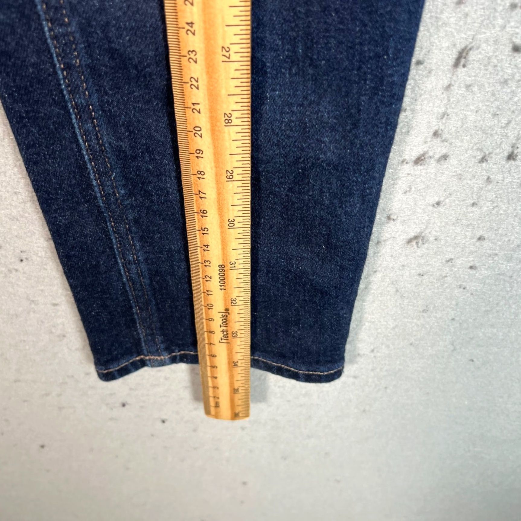 Uniqlo Uniqlo Womens Jeans Size 23 Mid-Rise Dark Wash Denim Skinny Size 40" / US 18 - 6 Thumbnail