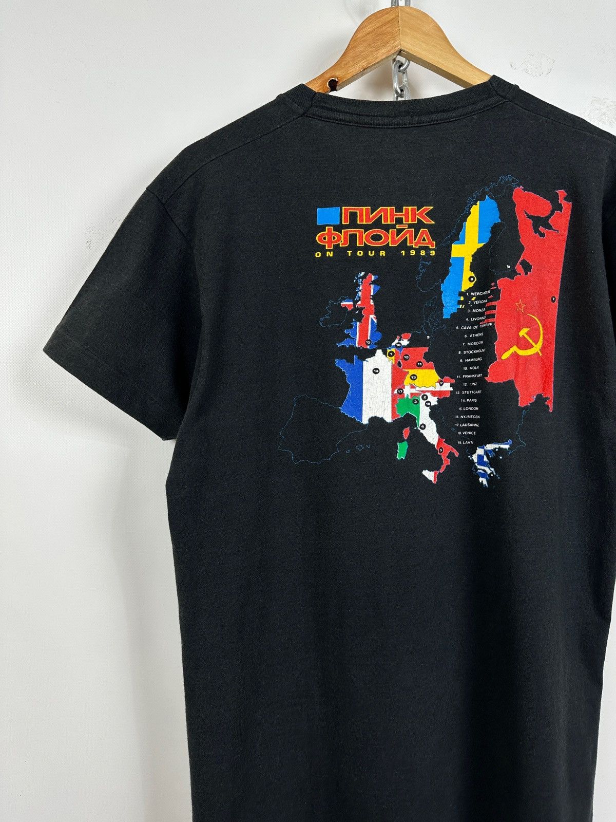 Band Tees 1989 Vintage Pink Floyd Russian On Tour Band T-Shirt Size US L / EU 52-54 / 3 - 16 Thumbnail